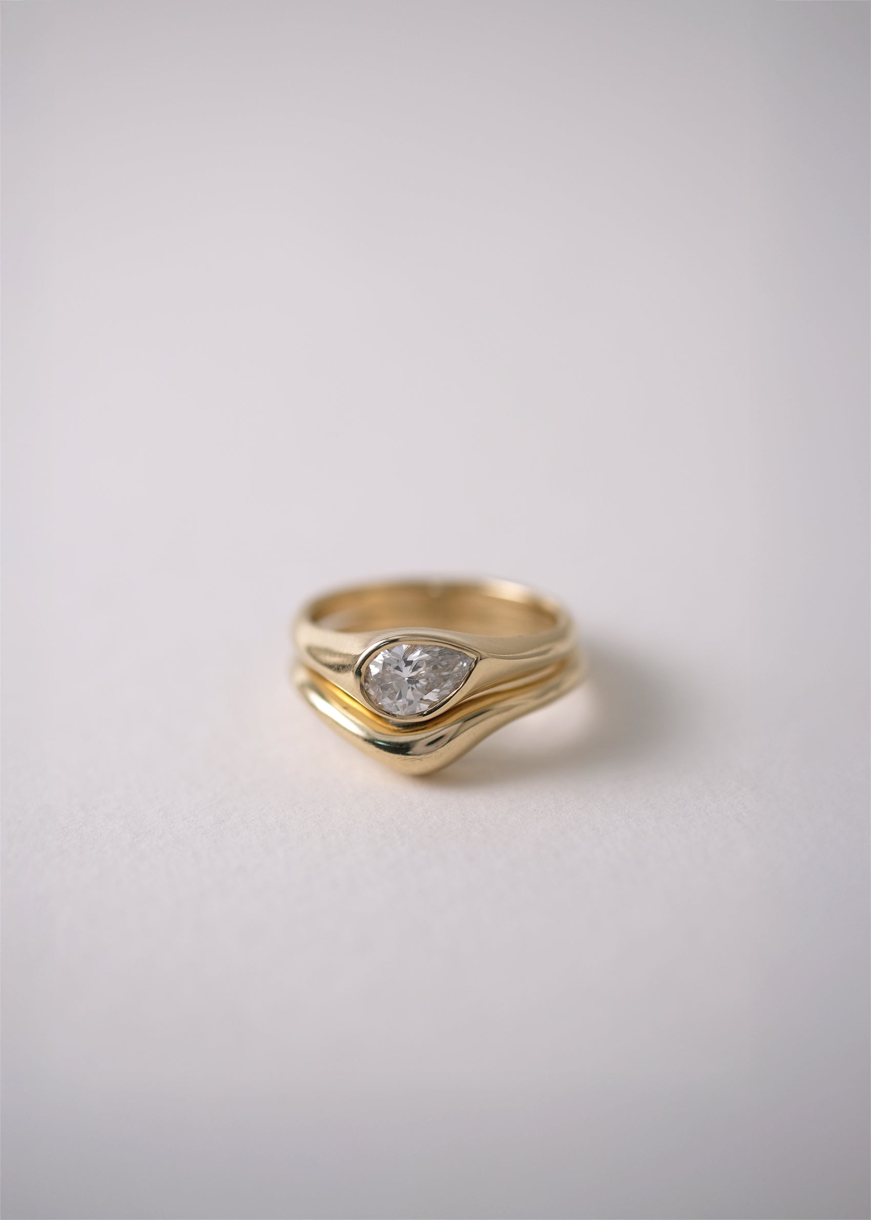 FLOW II RING - Ruby Star