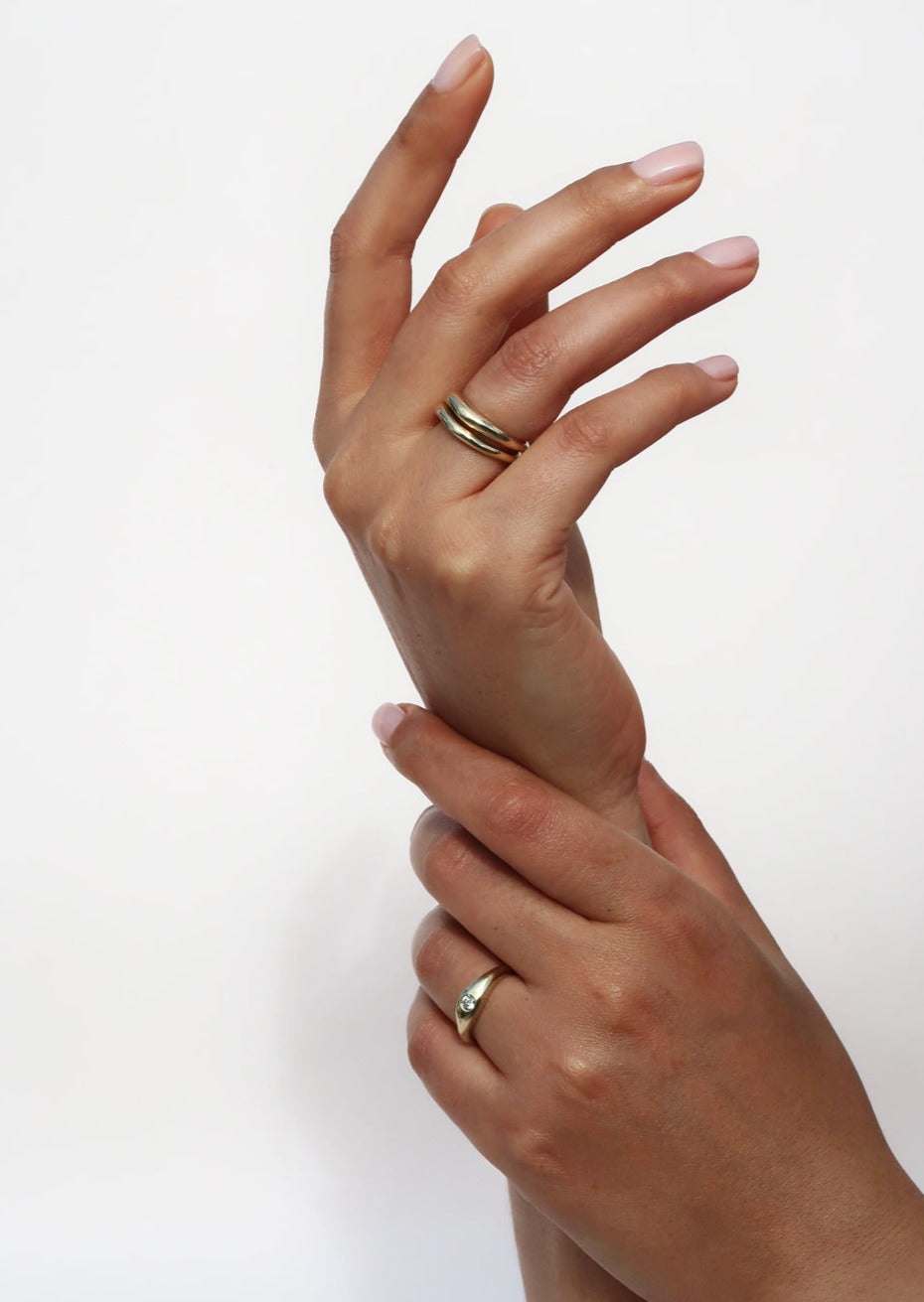 GOLD CURVE II RING - Ruby Star