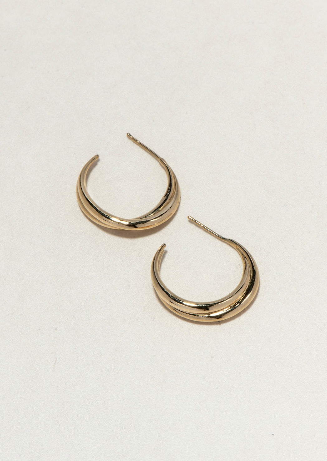 TWIST EARRINGS - Ruby Star