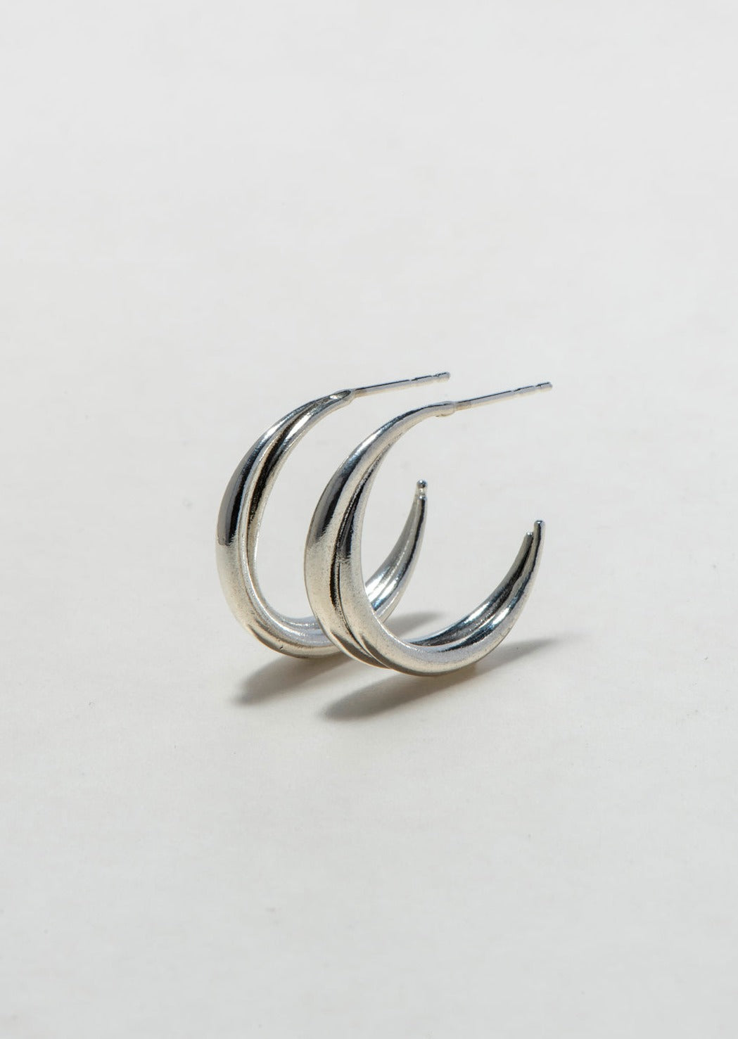 TWIST EARRINGS - Ruby Star