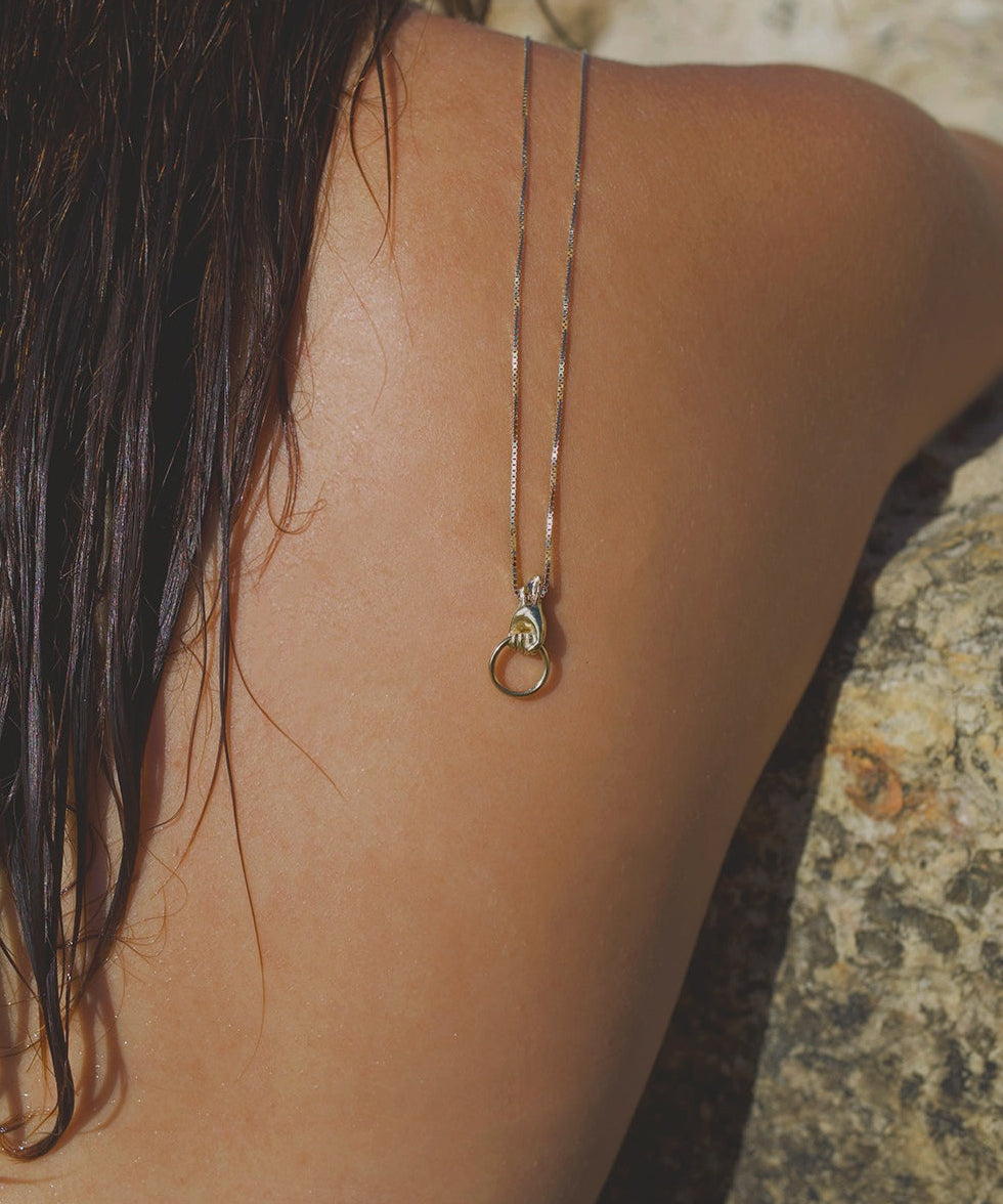 GOLD BABY HAND NECKLACE - Ruby Star