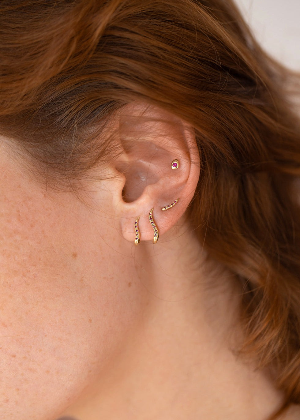 TIP TAILS EARRING - Ruby Star