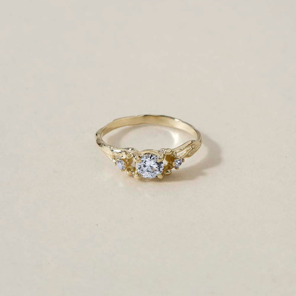 BLISS DIAMONDS RING
A romantic three-stone engagement ring inspired by organic branching forms and natural asymmetry.
The BLISS DIAMONDS RING is a 14K solid gold Fine Jewelry piece that blends vintage softness with contemporary luxury design.
Handcrafted in the Ruby Star studio as a modern heirloom.
Details:
• Center 0.60ct + side diamonds 0.10ct
• Prong setting
• 14K solid gold
• Handmade fine jewelry
• Organic three-stone composition
A romantic engagement ring for those drawn to emotional symbolism and ti