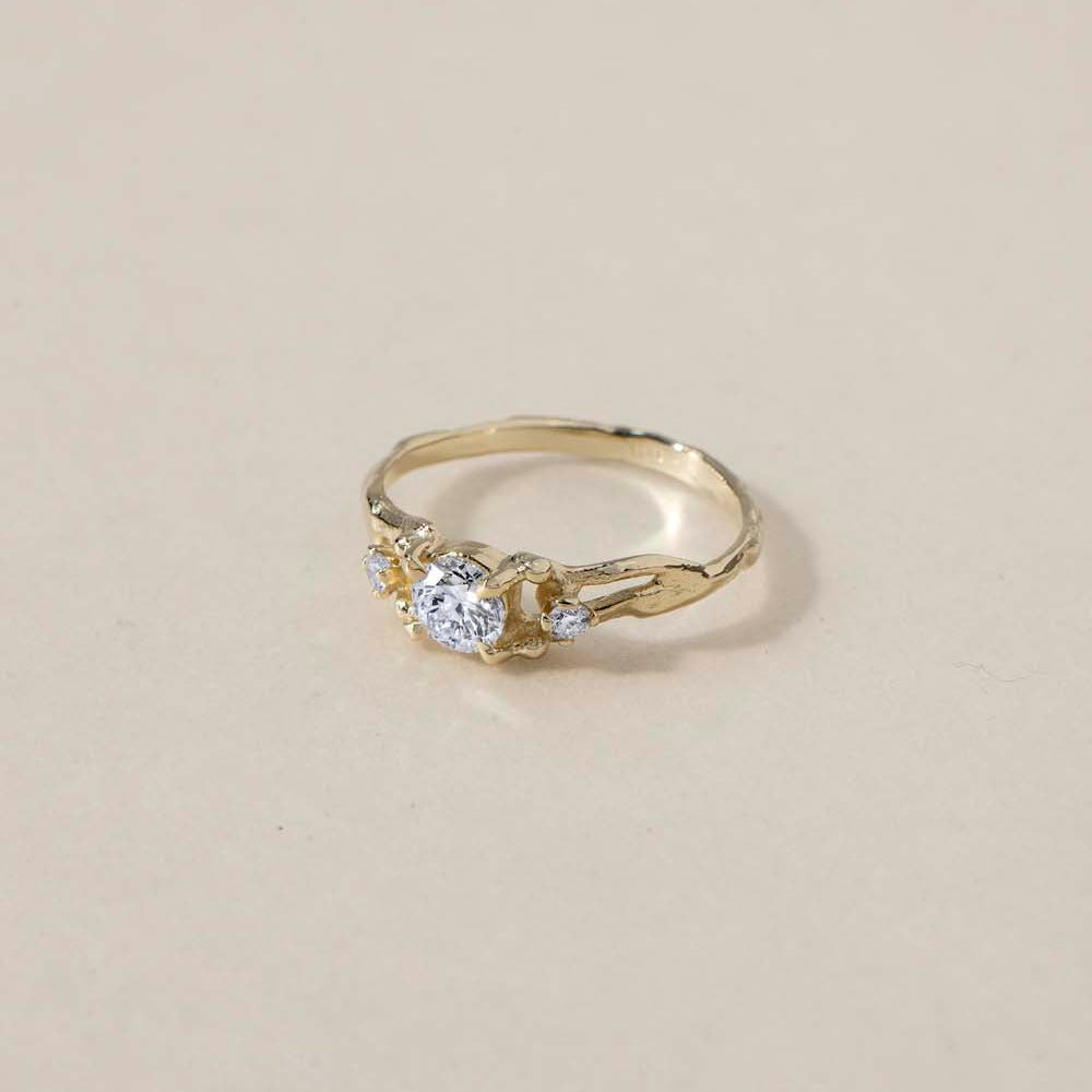 BLISS DIAMONDS RING
A romantic three-stone engagement ring inspired by organic branching forms and natural asymmetry.
The BLISS DIAMONDS RING is a 14K solid gold Fine Jewelry piece that blends vintage softness with contemporary luxury design.
Handcrafted in the Ruby Star studio as a modern heirloom.
Details:
• Center 0.60ct + side diamonds 0.10ct
• Prong setting
• 14K solid gold
• Handmade fine jewelry
• Organic three-stone composition
A romantic engagement ring for those drawn to emotional symbolism and ti