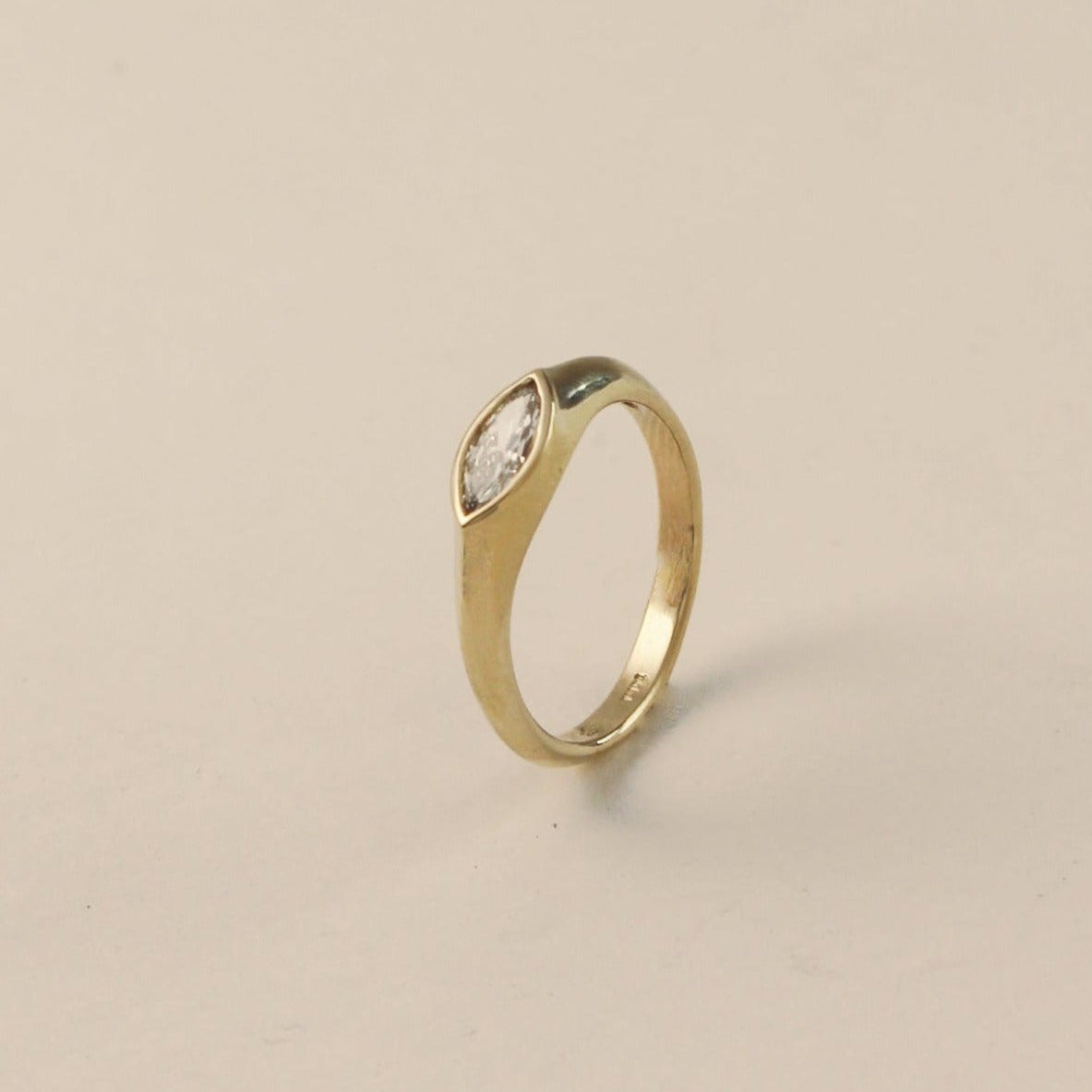 FAY RING
A minimalist signet-style engagement ring where the marquise diamond becomes part of a seamless gold structure.
The FAY RING is a 14K solid gold Fine Jewelry piece that embodies softness, strength, and sculptural clarity.
Handcrafted in the Ruby Star studio as a modern heirloom engagement ring.
Details:
• 0.40ct marquise diamond (natural or lab-grown)
• Bezel setting
• 14K solid gold
• Handmade fine jewelry
• Minimal sculptural design
A luxury engagement ring for those drawn to clean lines and time