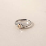 CLASSIC ORO
A refined interpretation of the classic gypsy ring, defined by soft curves and sculptural simplicity. The flush-set diamond integrates seamlessly into the gold form.
The CLASSIC ORO is a 14K solid gold Fine Jewelry engagement ring designed for everyday wear. Minimal, timeless, and effortlessly balanced.
Handcrafted in the Ruby Star studio as a modern heirloom piece.
Details:
• 0.50ct diamond (white / lab-grown / champagne)
• Flush setting
• 14K solid gold
• Handmade fine jewelry
• Sculptural min