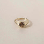 GRAND ORO
A modern interpretation of the gypsy ring, defined by soft volume and sculptural balance. The flush-set diamond becomes one with the gold, creating a monolithic and effortless silhouette.
The GRAND ORO is a 14K solid gold Fine Jewelry engagement ring that blends tradition with contemporary luxury design. Bold yet minimal, soft yet structured.
Handcrafted in the Ruby Star studio, it is designed as a modern heirloom piece that transcends trends.
Details:
• 1ct diamond (white / lab-grown / champagne)