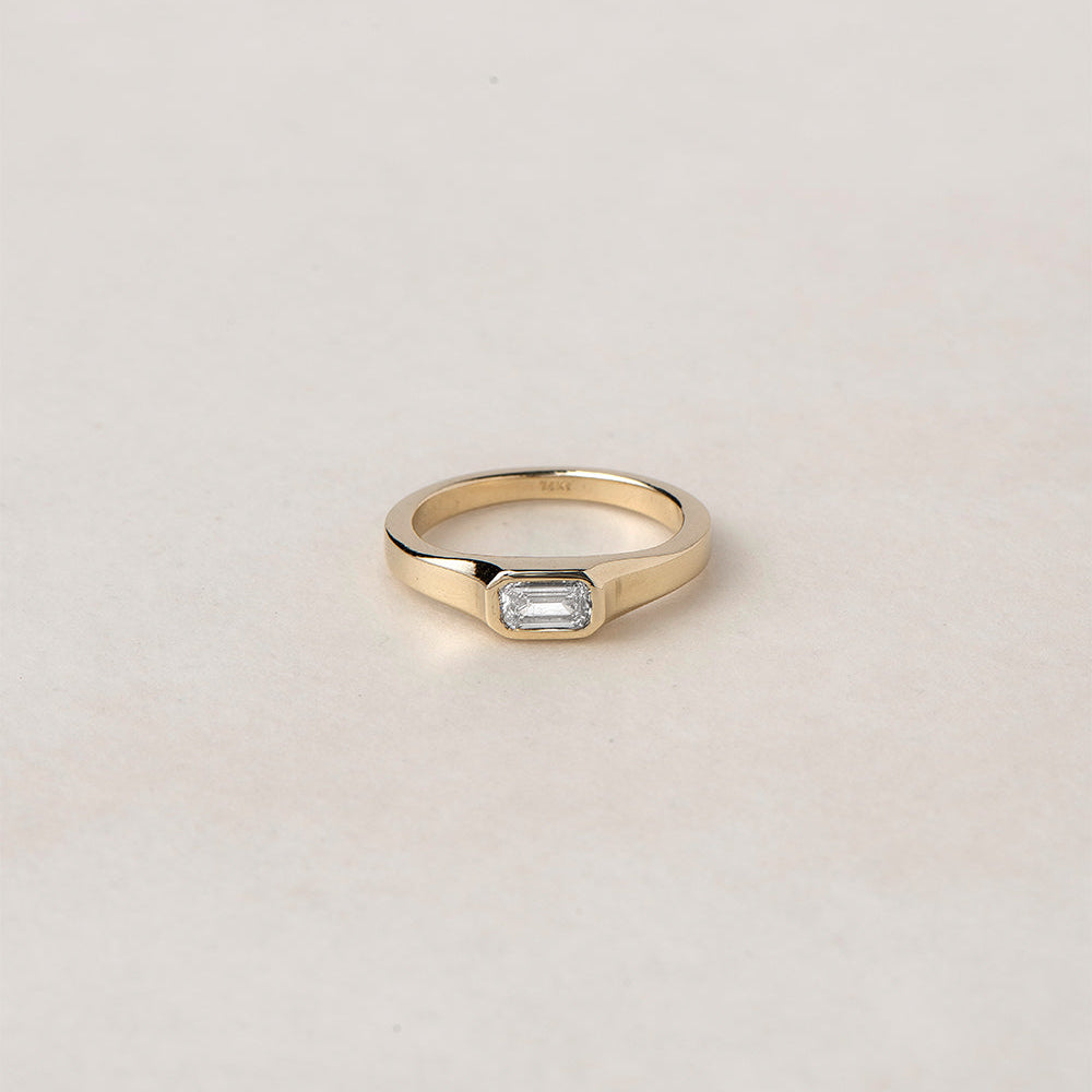 ARISE RING
An Art Deco-inspired architectural engagement ring where geometry and elegance merge. The emerald-cut diamond is framed with precision and clarity.
The ARISE RING is a 14K solid gold Fine Jewelry engagement ring designed with sculptural restraint and timeless sophistication.
Handcrafted in the Ruby Star studio as a modern heirloom.
Details:
• 0.45ct emerald-cut diamond
• Architectural bezel setting
• 14K solid gold
• Handmade fine jewelry
• Art Deco influence
A luxury emerald-cut engagement ring 