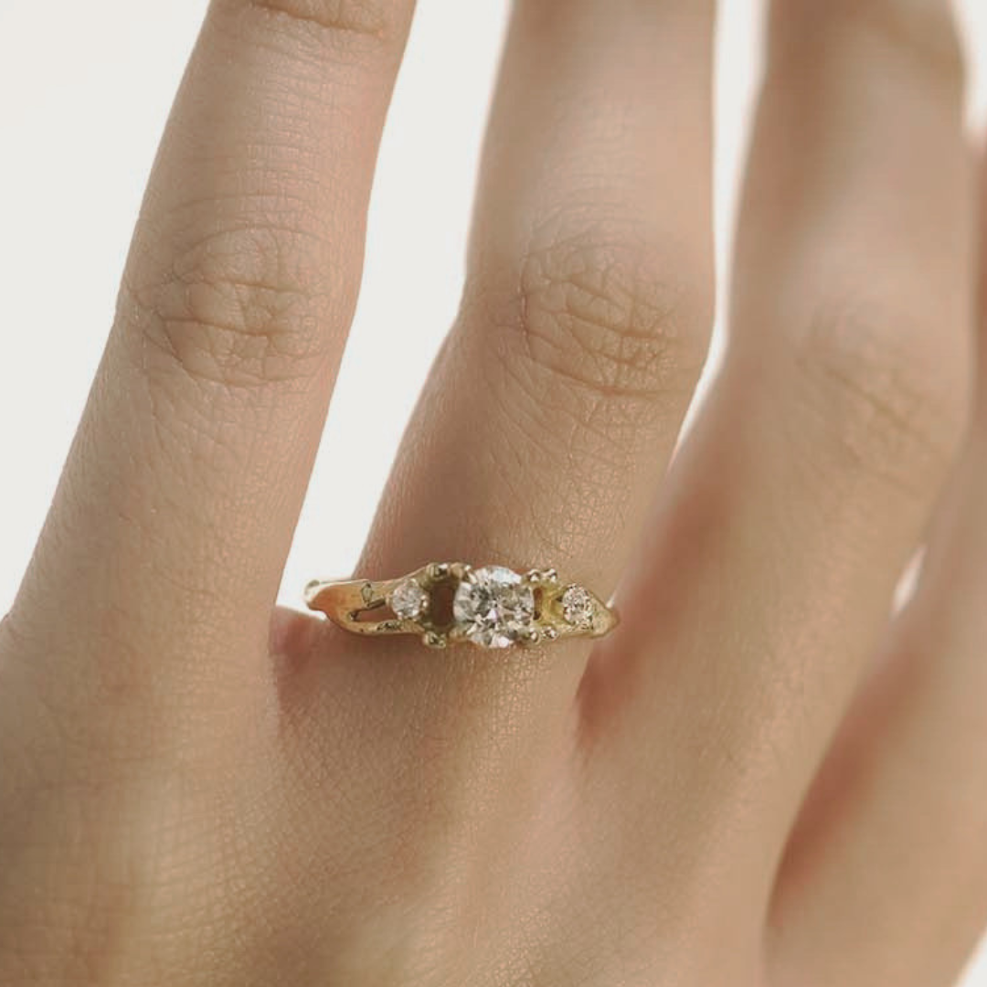 BLISS DIAMONDS RING
A romantic three-stone engagement ring inspired by organic branching forms and natural asymmetry.
The BLISS DIAMONDS RING is a 14K solid gold Fine Jewelry piece that blends vintage softness with contemporary luxury design.
Handcrafted in the Ruby Star studio as a modern heirloom.
Details:
• Center 0.60ct + side diamonds 0.10ct
• Prong setting
• 14K solid gold
• Handmade fine jewelry
• Organic three-stone composition
A romantic engagement ring for those drawn to emotional symbolism and ti