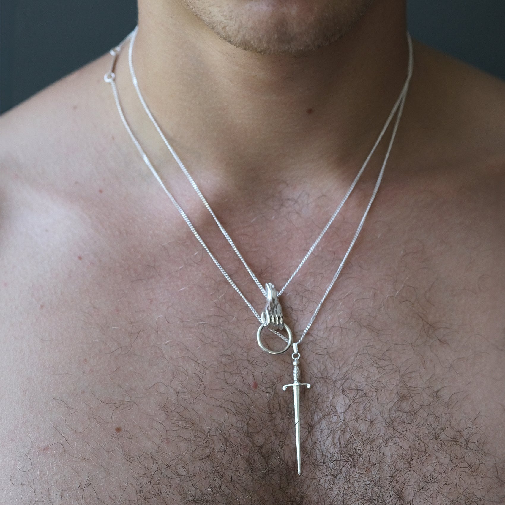 SOLID HAND NECKLACE MAN - Ruby Star