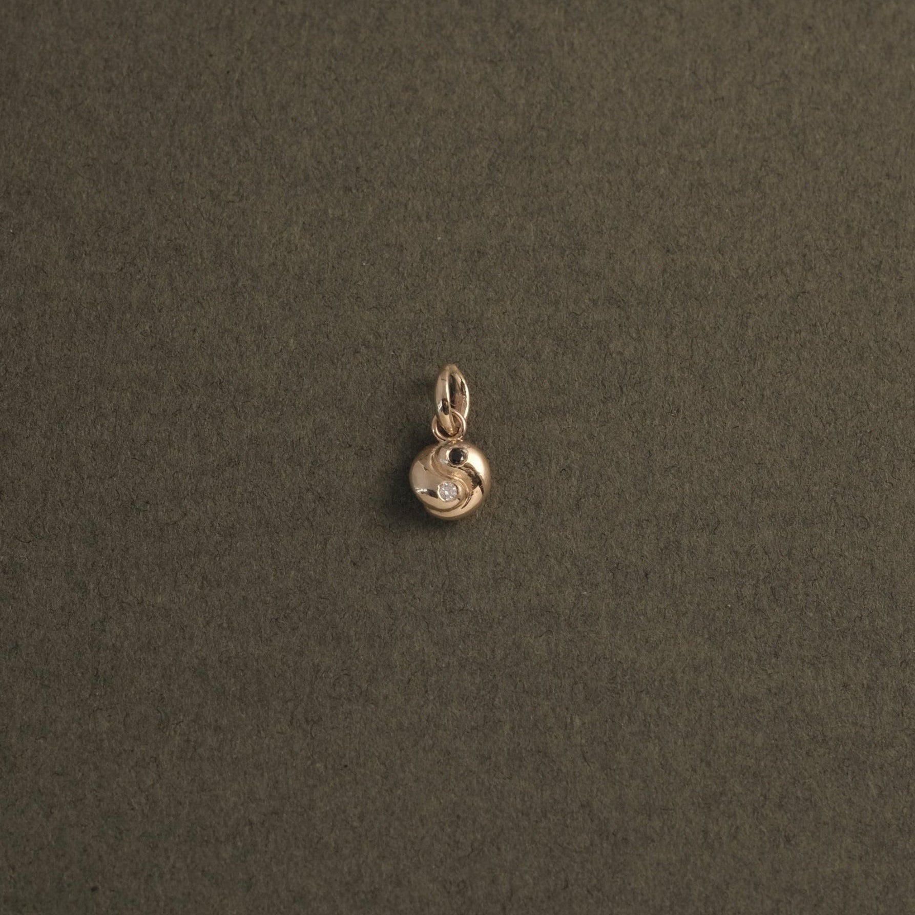 MINI YIN YANG CHARM - Ruby Star