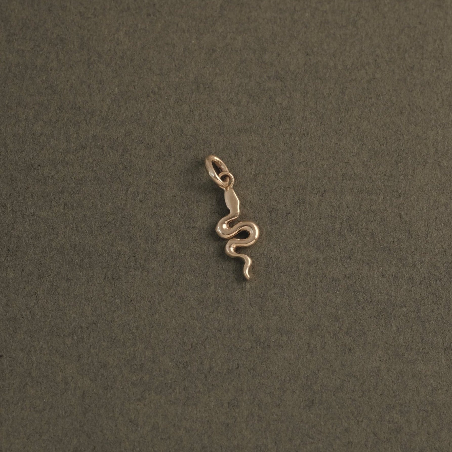 MINI SNAKE CHARM - Ruby Star