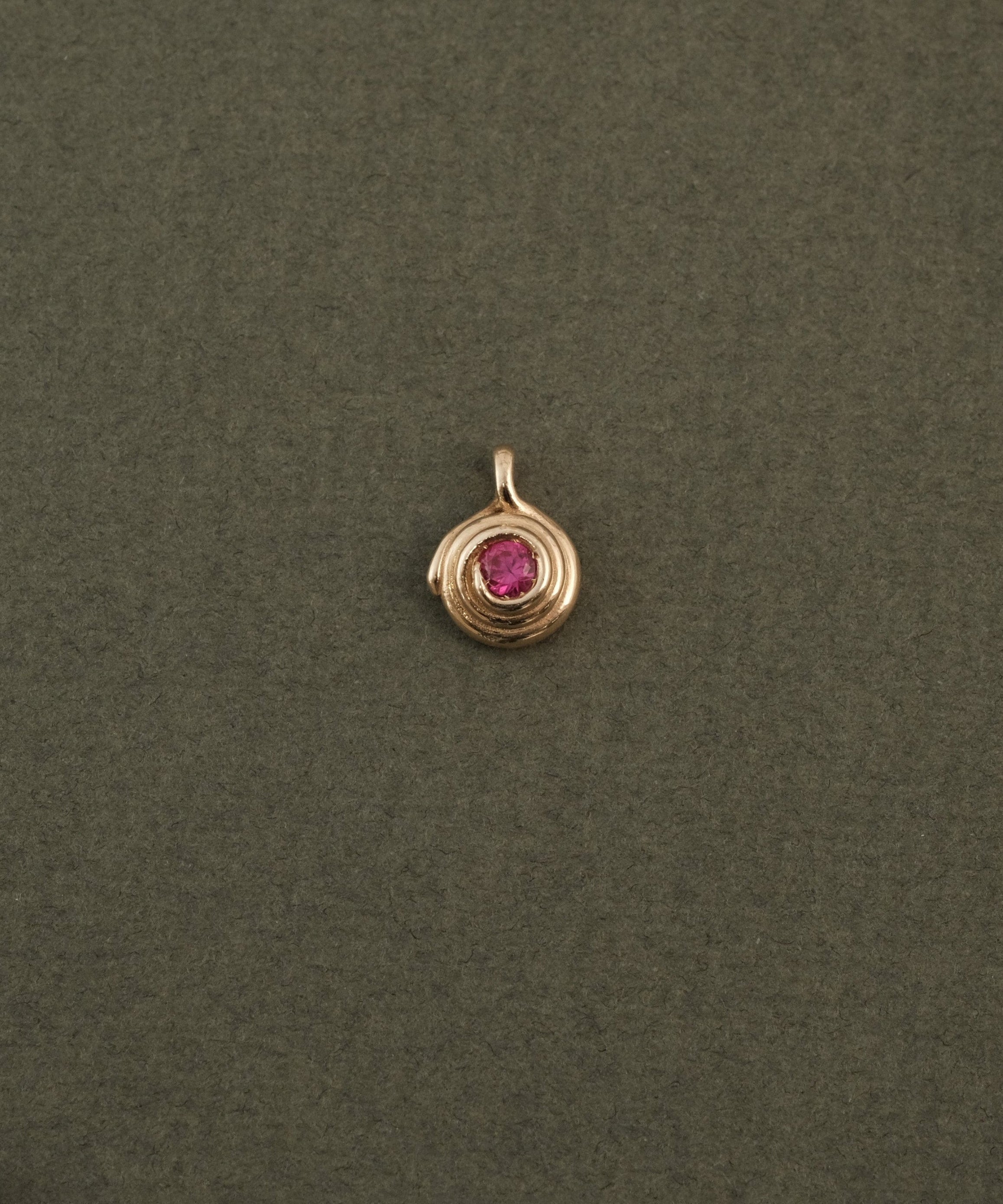 GOLD SERPENTINE PENDANT - Ruby Star