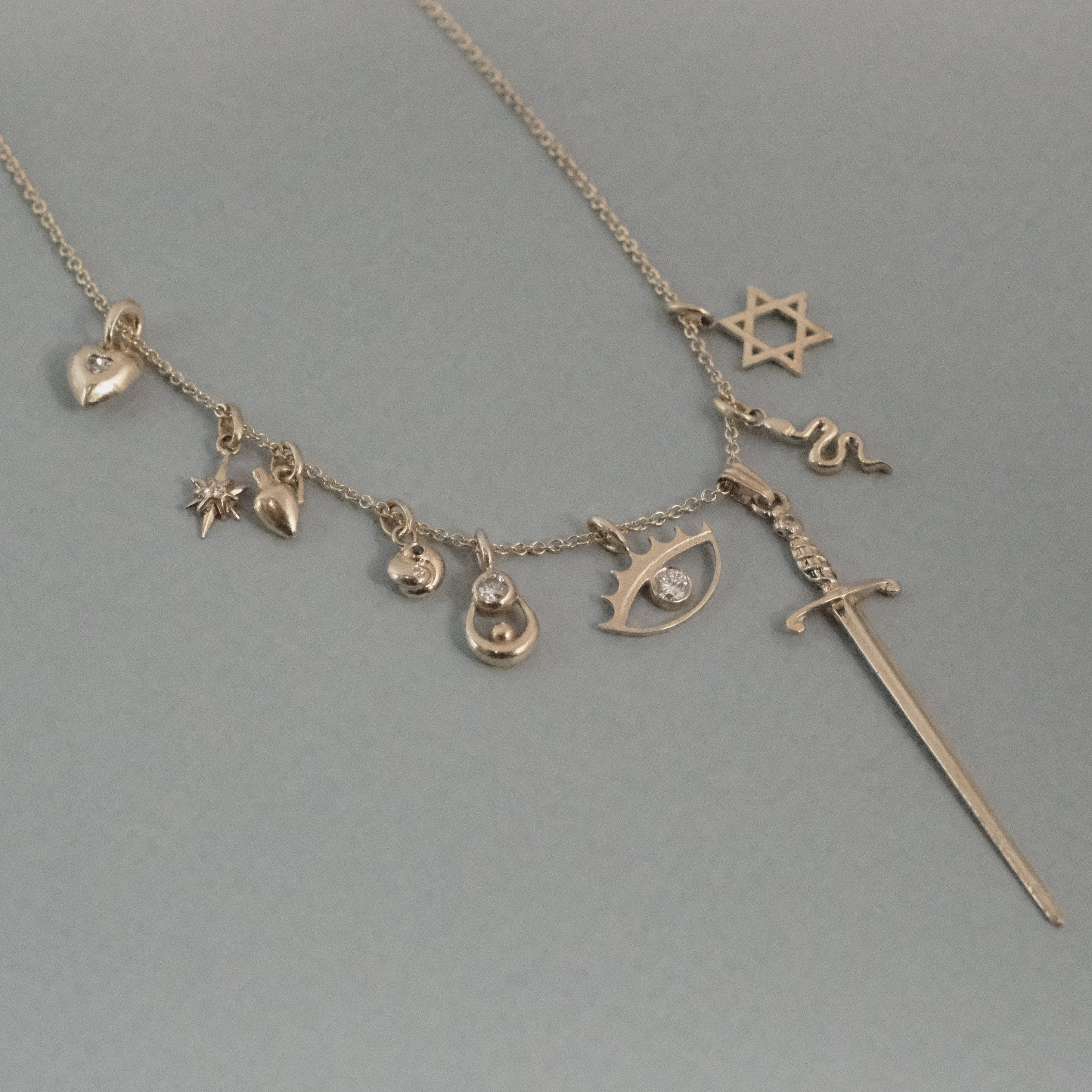 PROTECT ME EYE PENDANT - Ruby Star