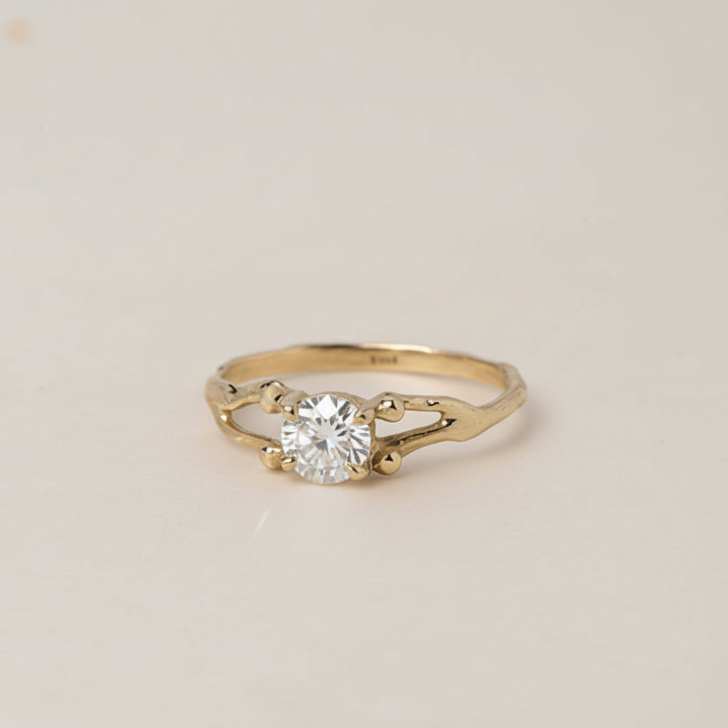GOLD GRACE RING
A minimalist solid gold band defined by quiet balance and architectural softness.
The GOLD GRACE RING is a 14K solid gold Fine Jewelry piece designed for everyday elegance, stacking, or as a minimalist engagement ring.
Handcrafted in the Ruby Star studio as a modern heirloom.
Details:
• 14K solid gold
• Minimal band design
• Handmade fine jewelry
• Stackable / engagement use
A timeless gold ring for those drawn to quiet luxury and refined simplicity.
Customizable with a larger or smaller dia