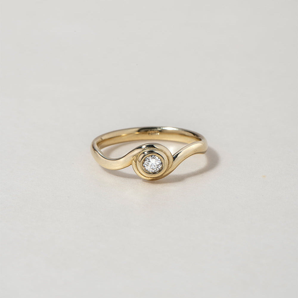 GOLD RIPPLE RING - Ruby Star