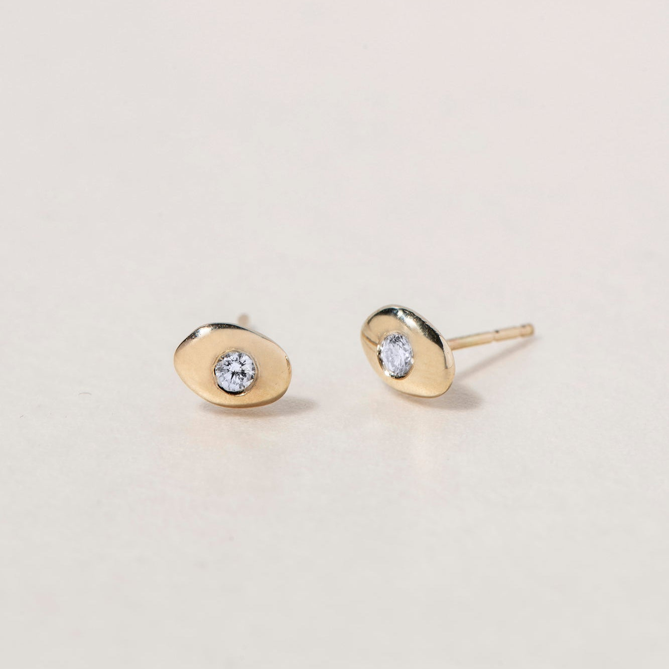 GOLD PEBBLE STUD - Ruby Star