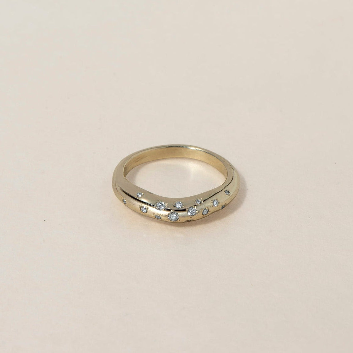 CONFETTI CURVE - Ruby Star