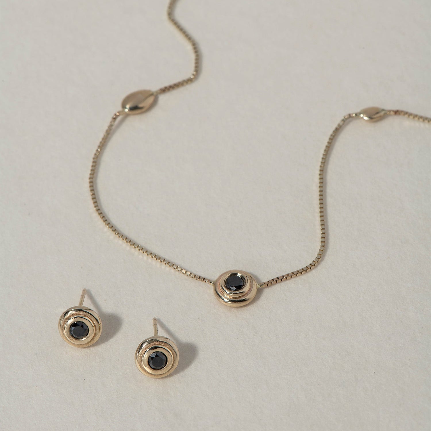 GOLD ELEMENTS NECKLACE - Ruby Star