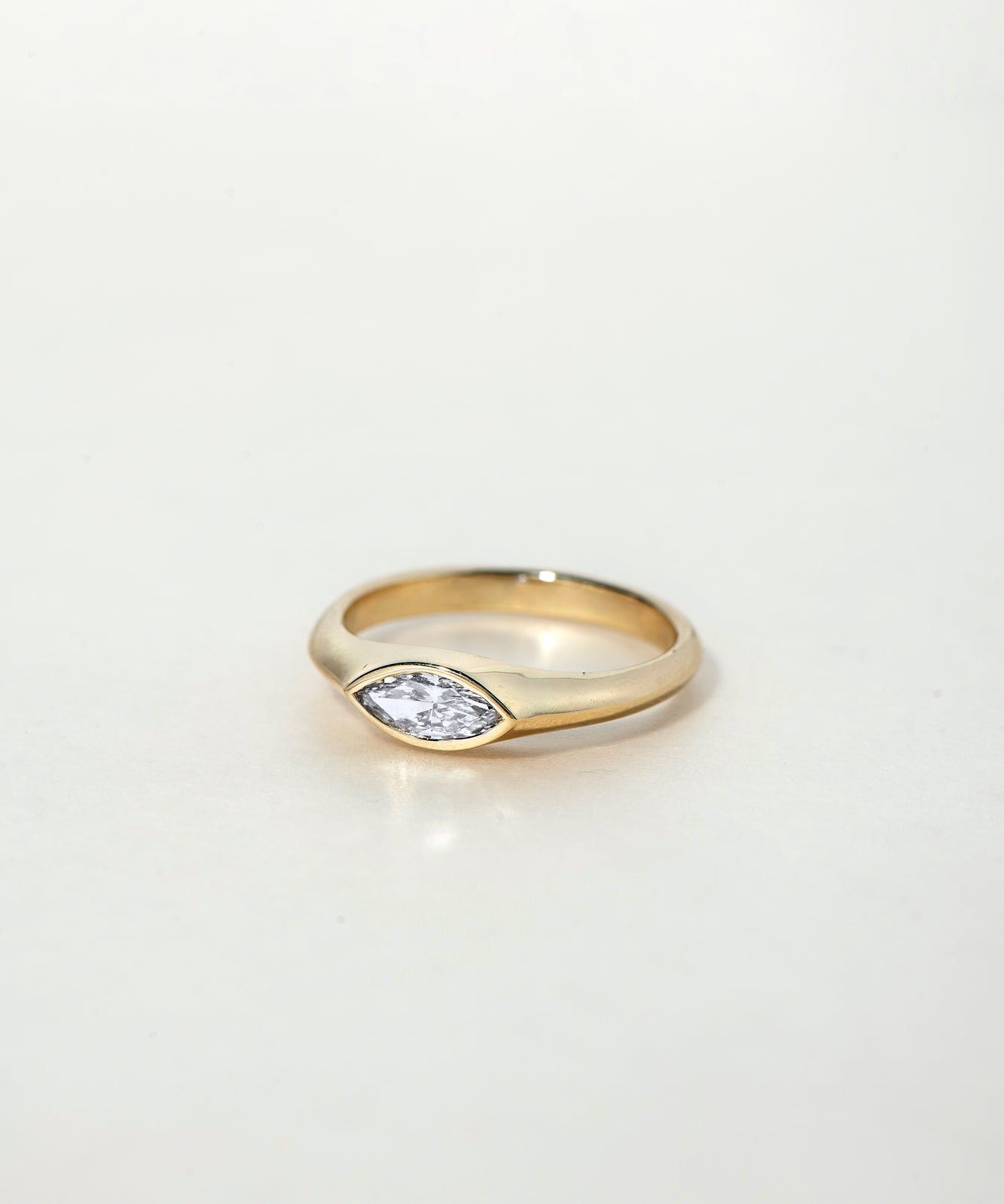 FAY RING - Ruby Star