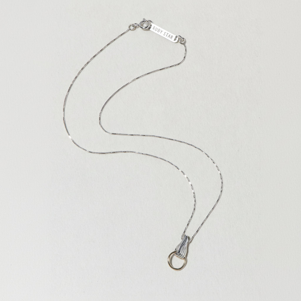 MIX METAL BABY HAND NECKLACE - Ruby Star