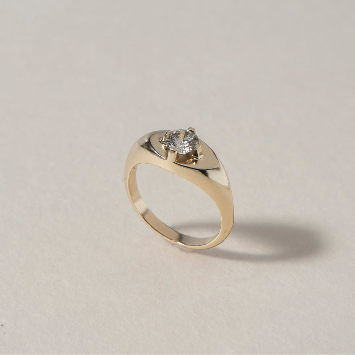 RUSH RING
A bold signet-inspired engagement ring defined by elevated structure and sculptural clarity. The diamond floats above a strong architectural base.
The RUSH RING is a 14K solid gold Fine Jewelry piece that expresses confidence through minimalism and form.
Handcrafted in the Ruby Star studio as a modern heirloom.
Details:
• Approx. 0.60ct diamond (natural or lab-grown)
• Elevated setting
• 14K solid gold
• Handmade fine jewelry
• Sculptural bold form
A luxury engagement ring for those drawn to power
