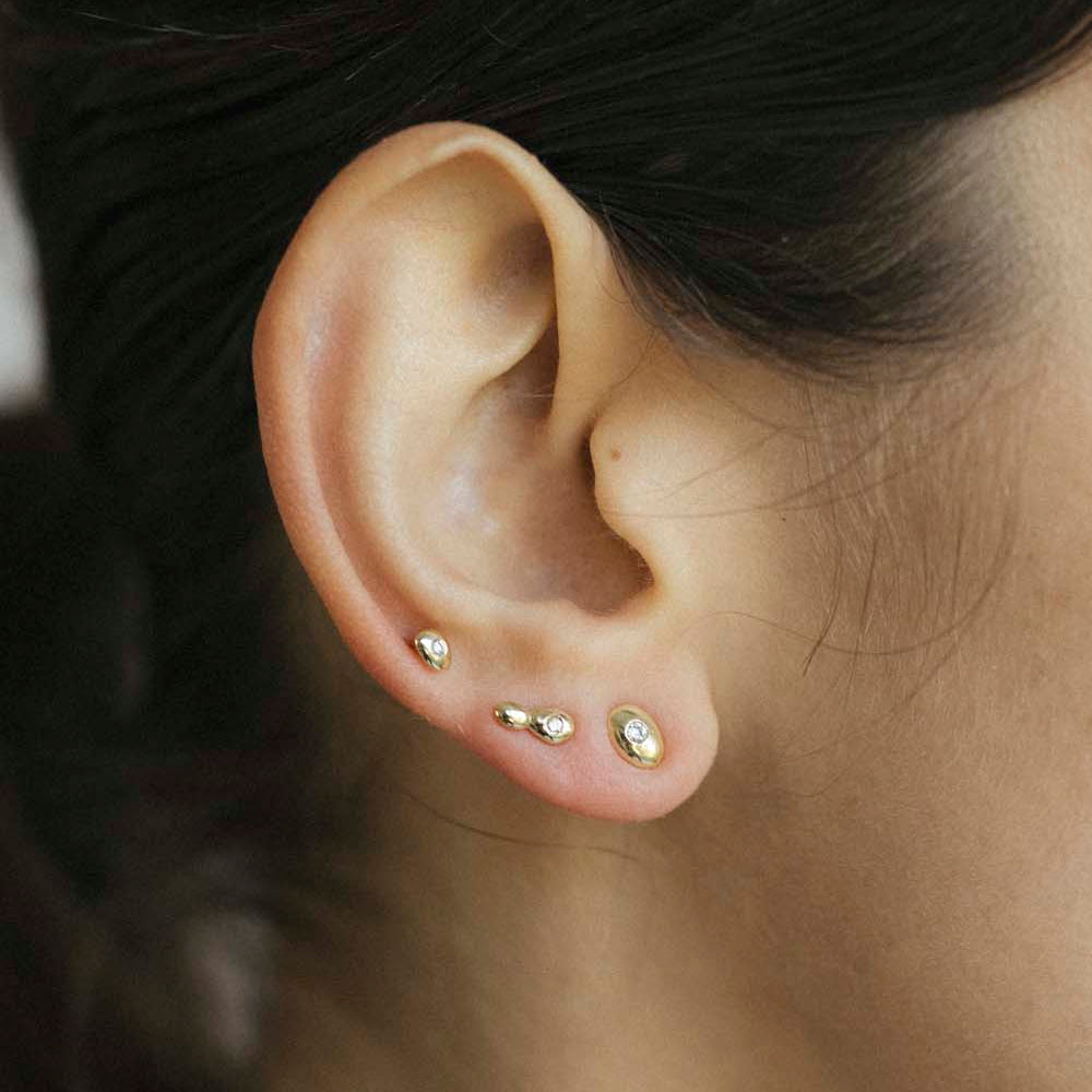 GOLD PEBBLE STUD - Ruby Star