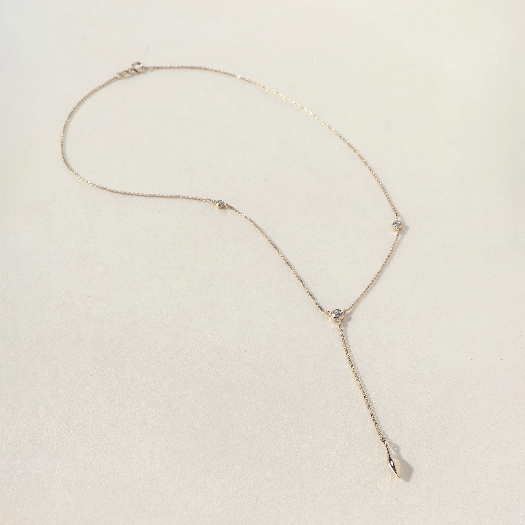 SUSPENTION NECKLACE - Ruby Star