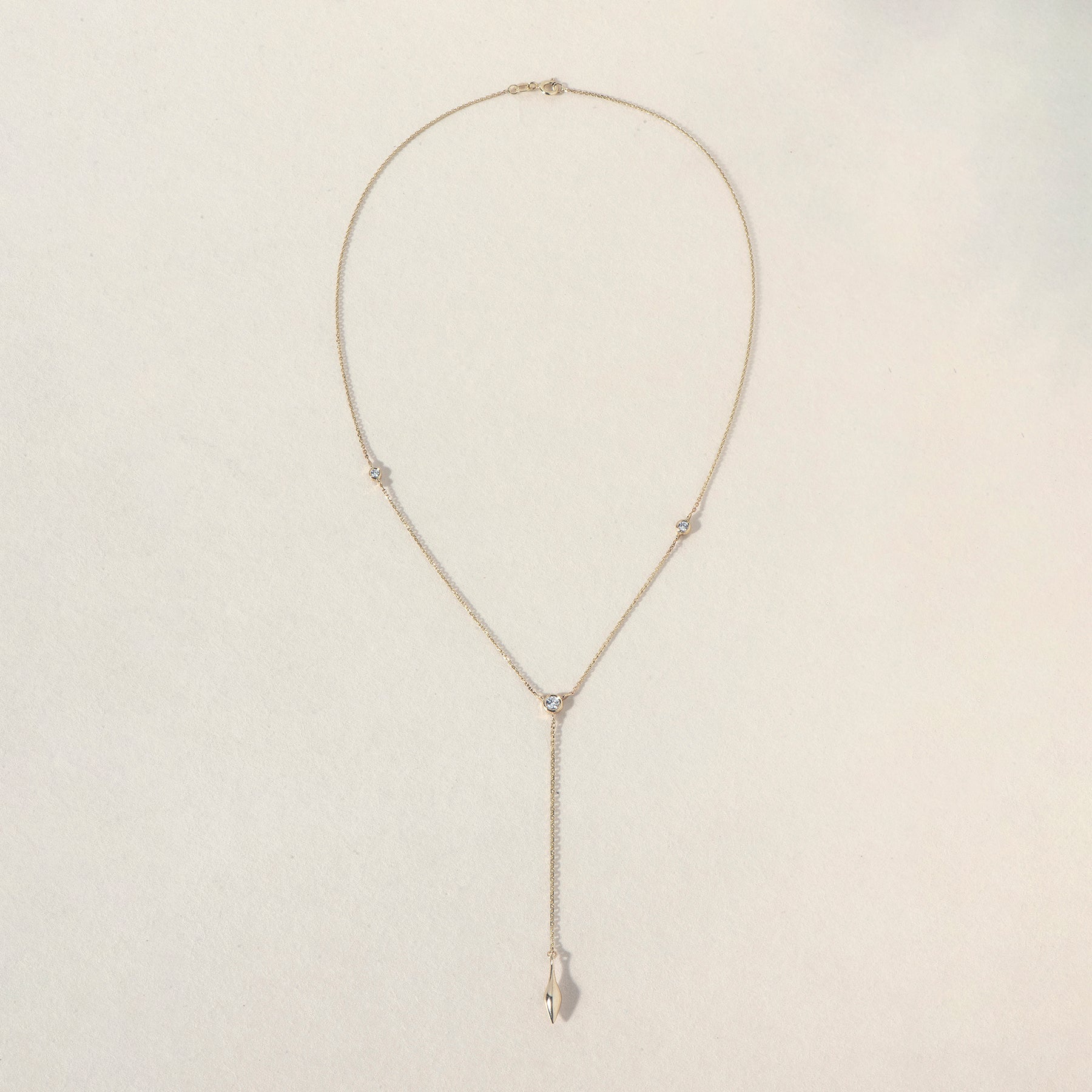 SUSPENTION NECKLACE - Ruby Star