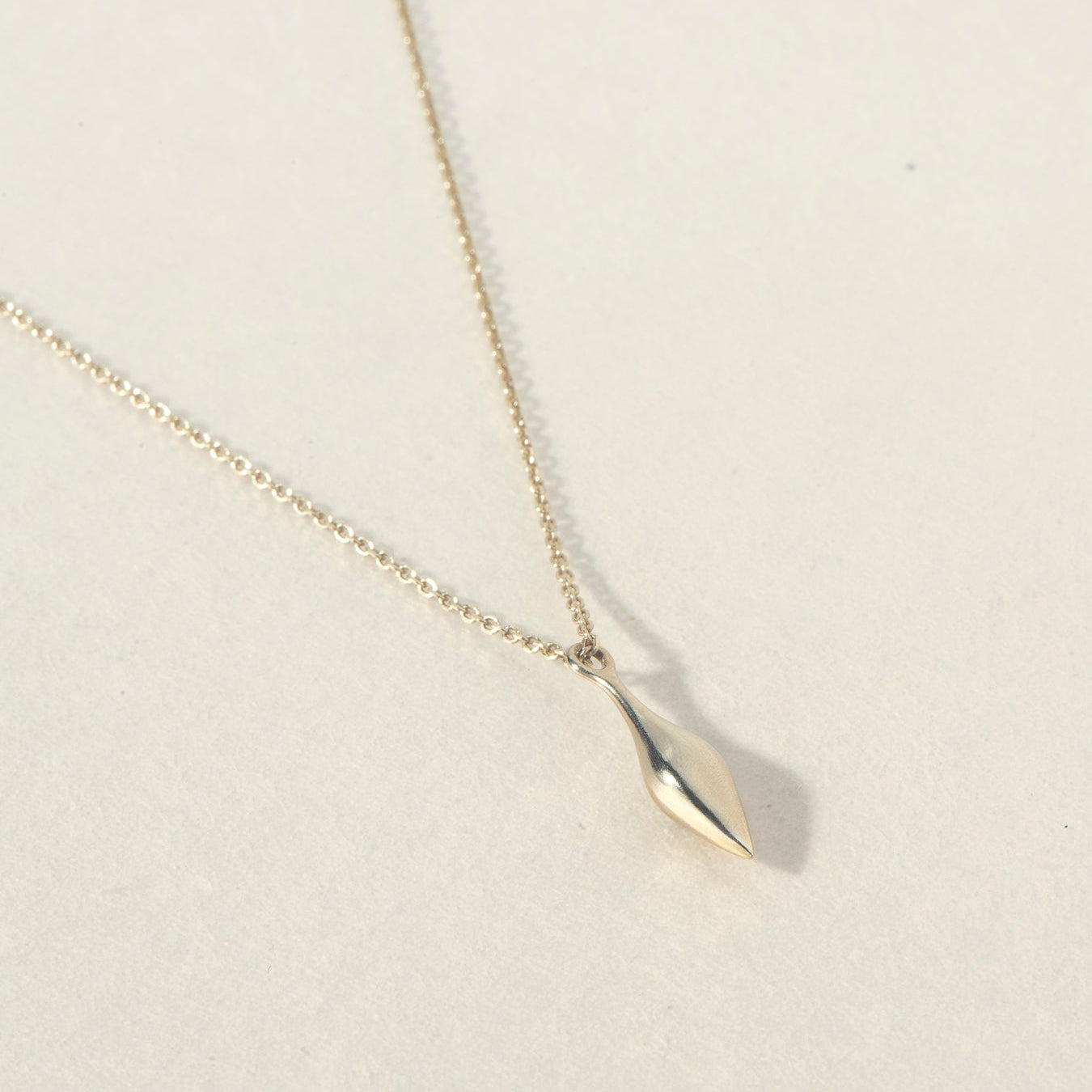 ECHO PENDULUM NECKLACE - Ruby Star