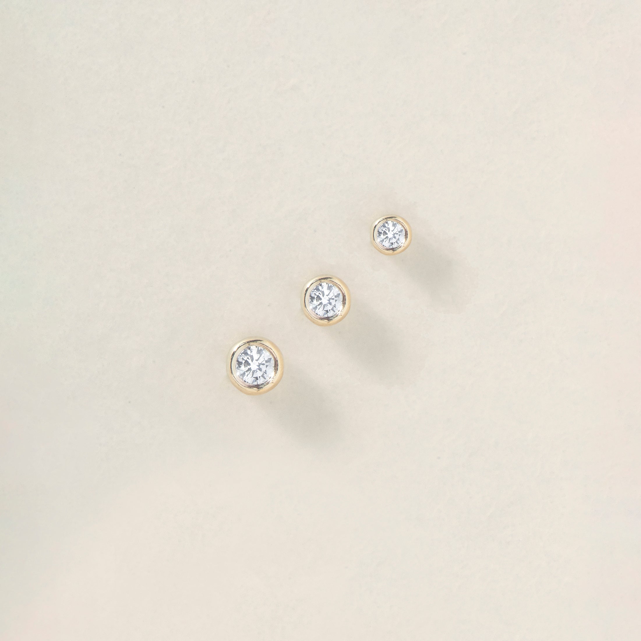 DIAMOND DOT STUD - Ruby Star
