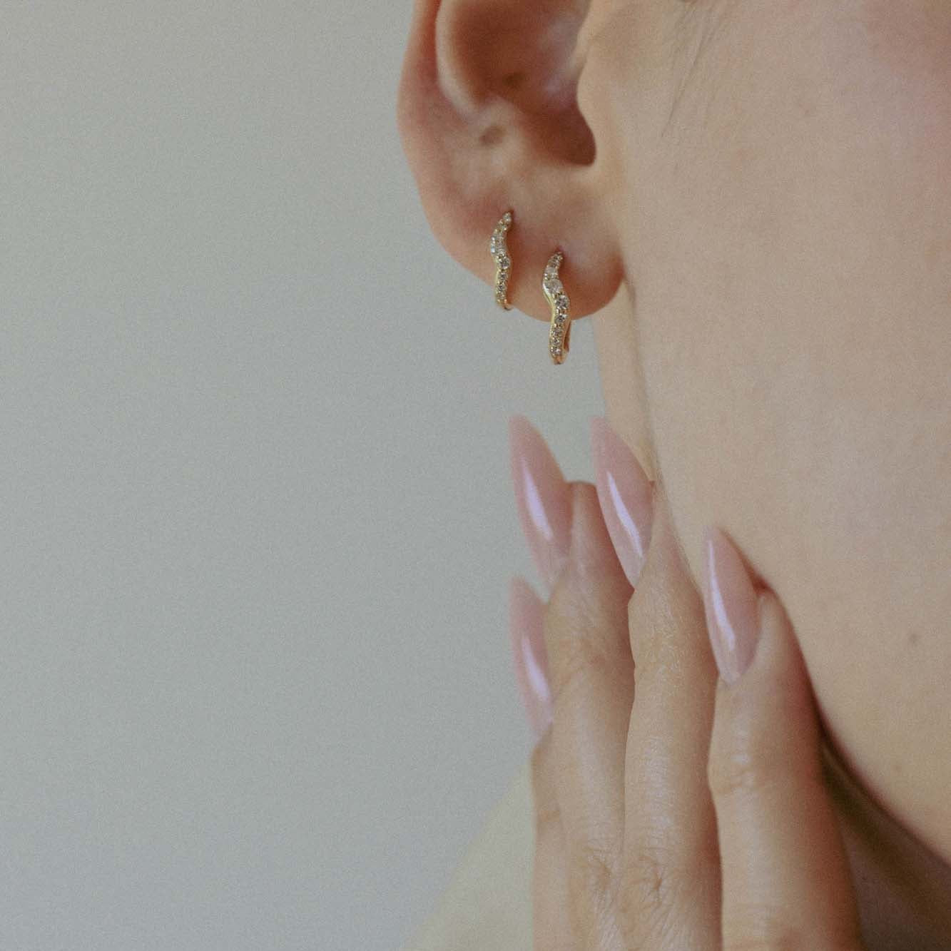 Diamond Wave Hoop - Ruby Star