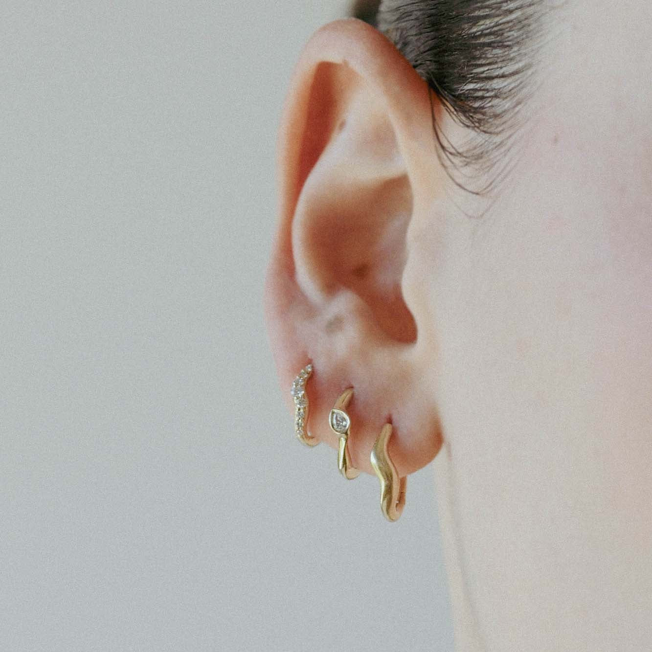 Diamond Wave Hoop - Ruby Star