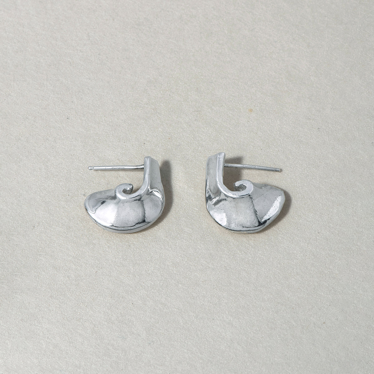 SWELL EARRING - Ruby Star