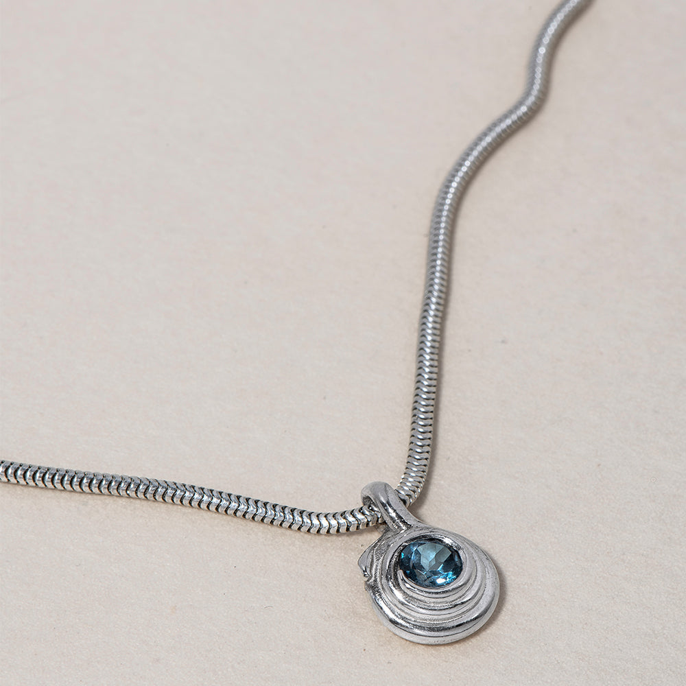 SILVER SERPENTINE NECKLACE - Ruby Star