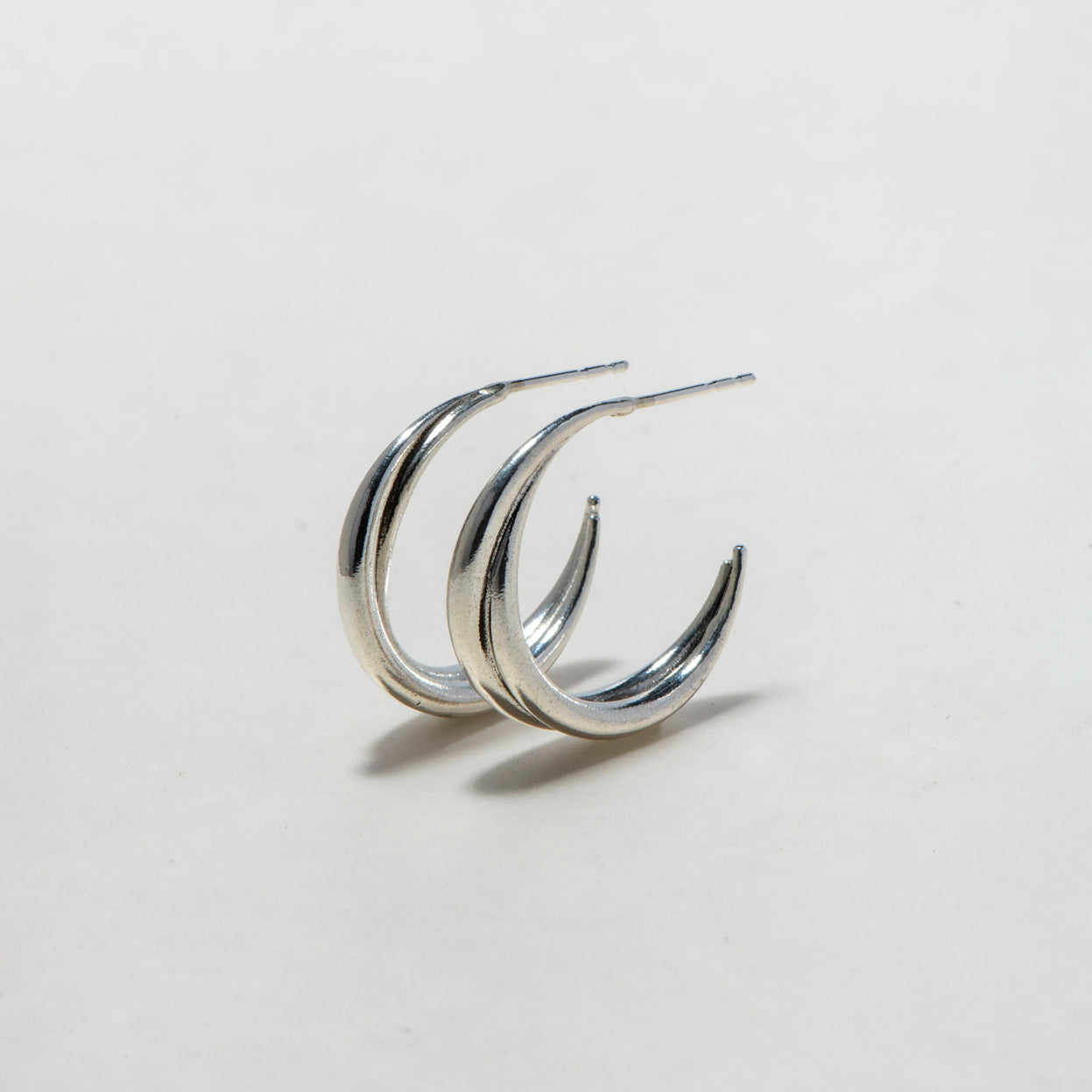 TWIST EARRINGS - Ruby Star