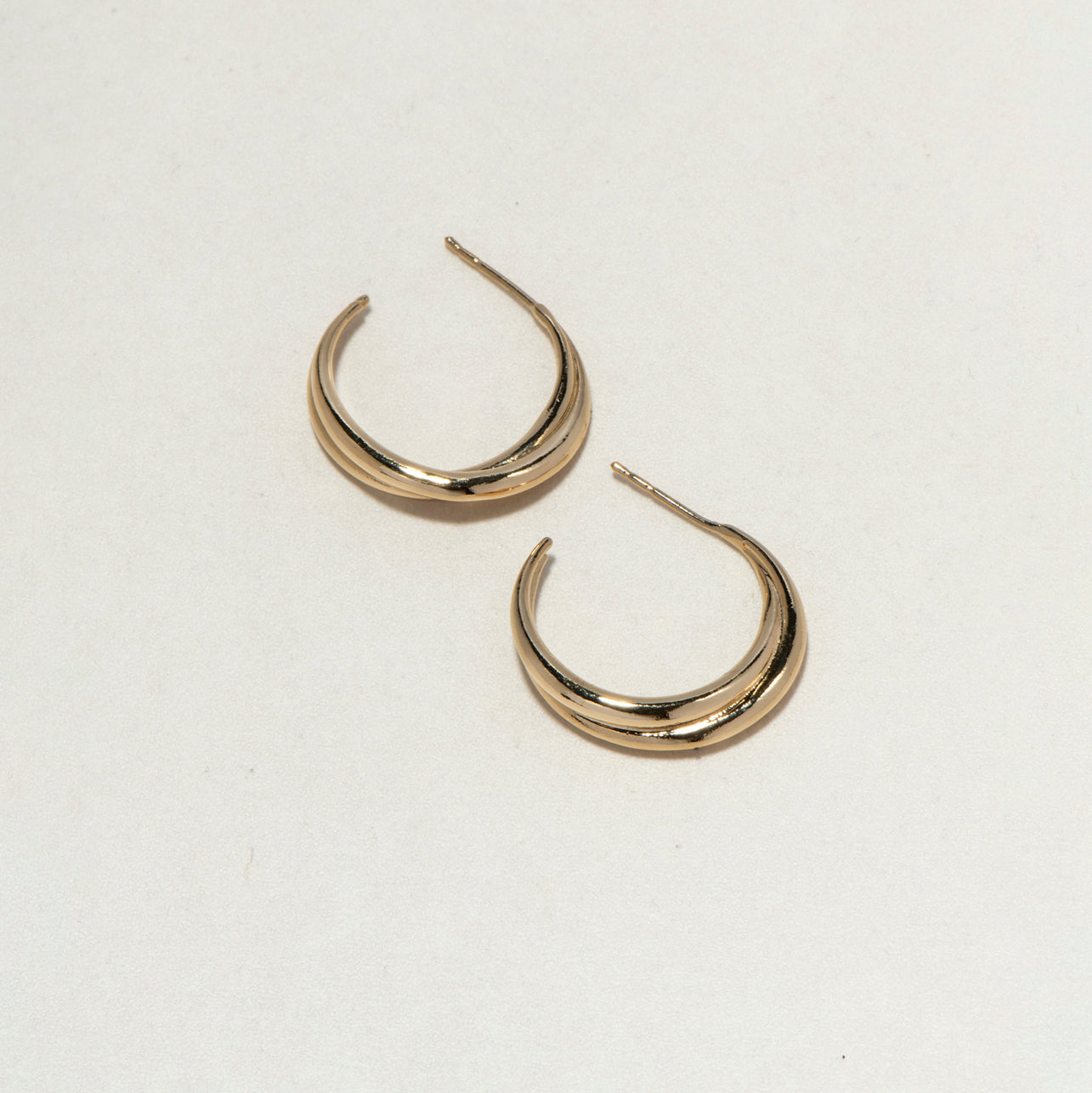 TWIST EARRINGS - Ruby Star