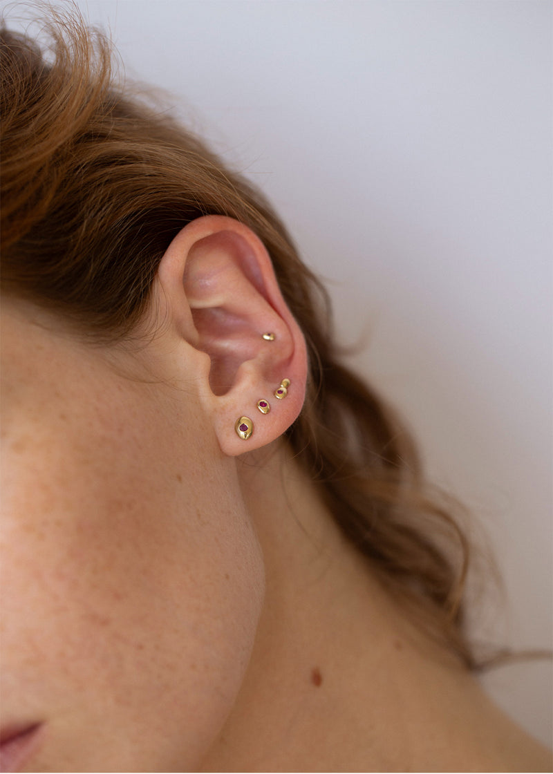 SMALL PEBBLE STUD - Ruby Star
