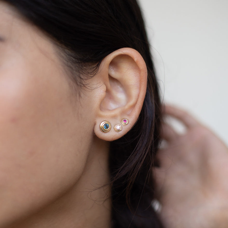 GOLD ROLL EARRING - Ruby Star