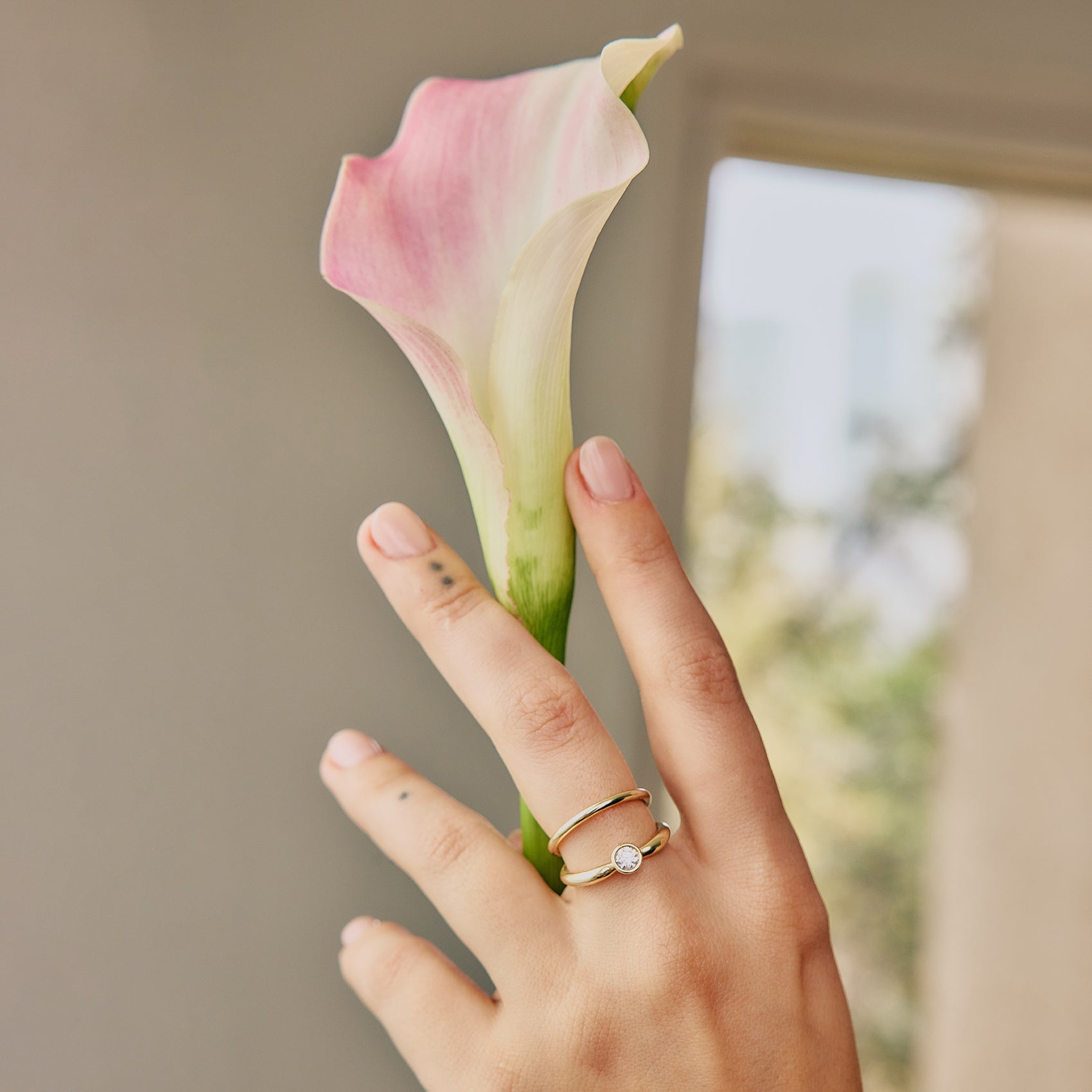 RADIANT HALO RING - Ruby Star