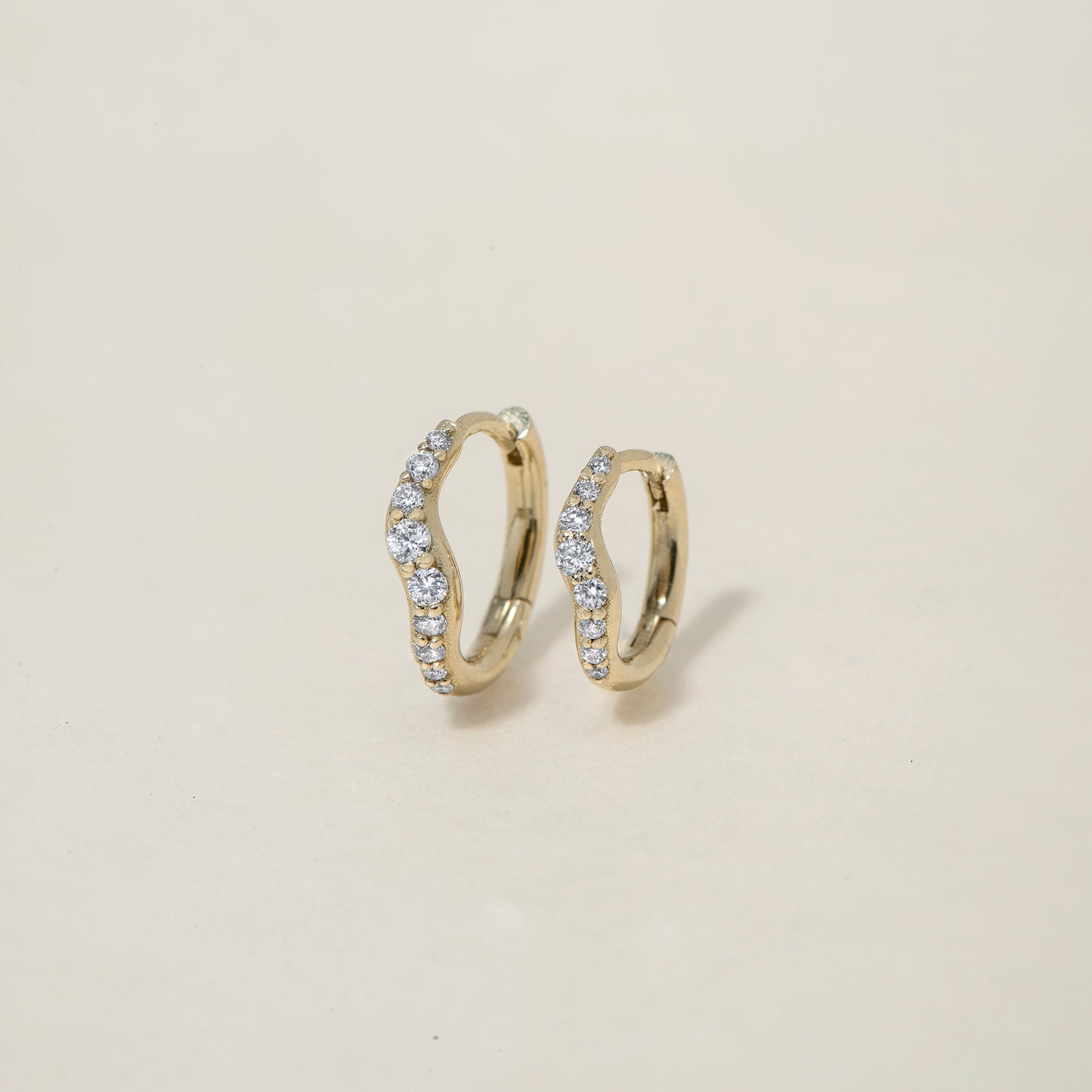 Diamond Wave Hoop - Ruby Star