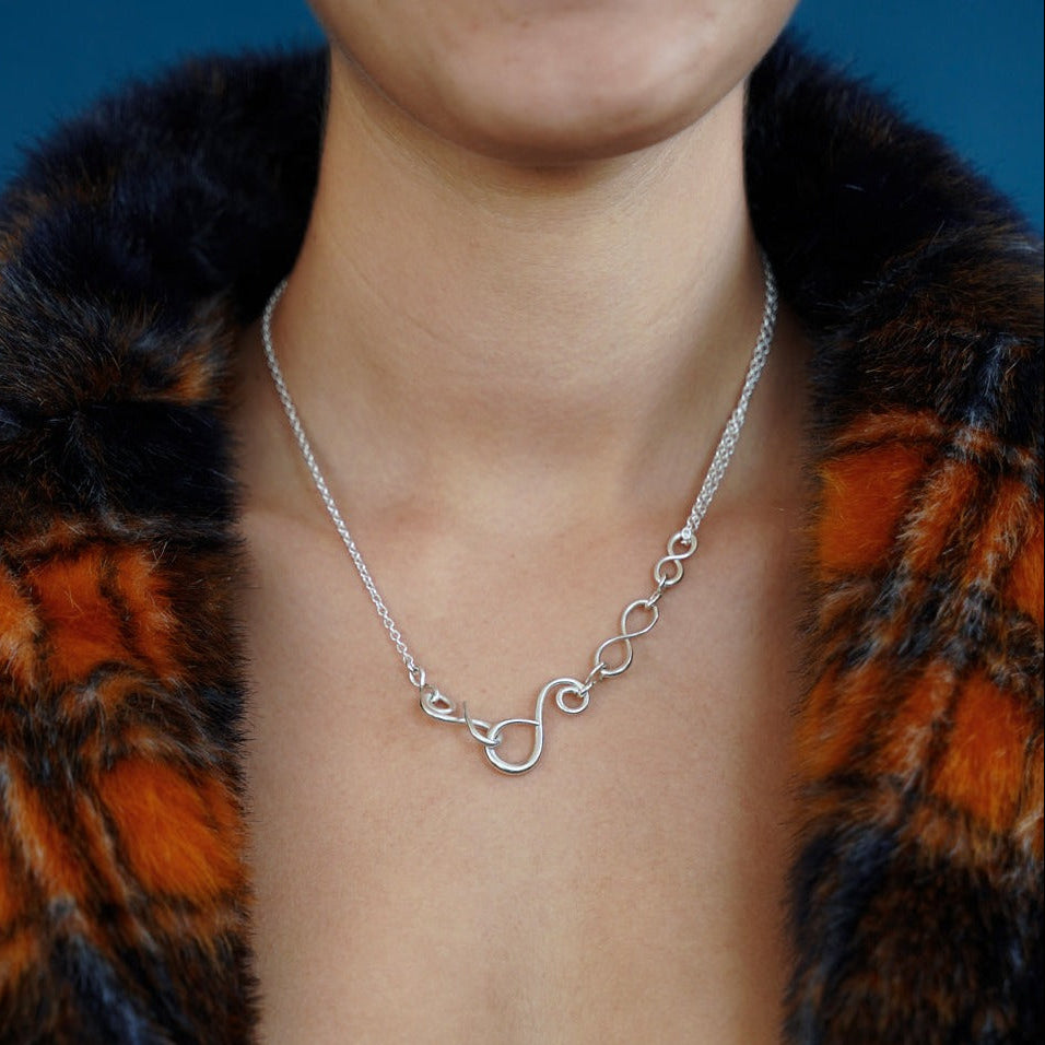 VARIATION NECKLACE - Ruby Star