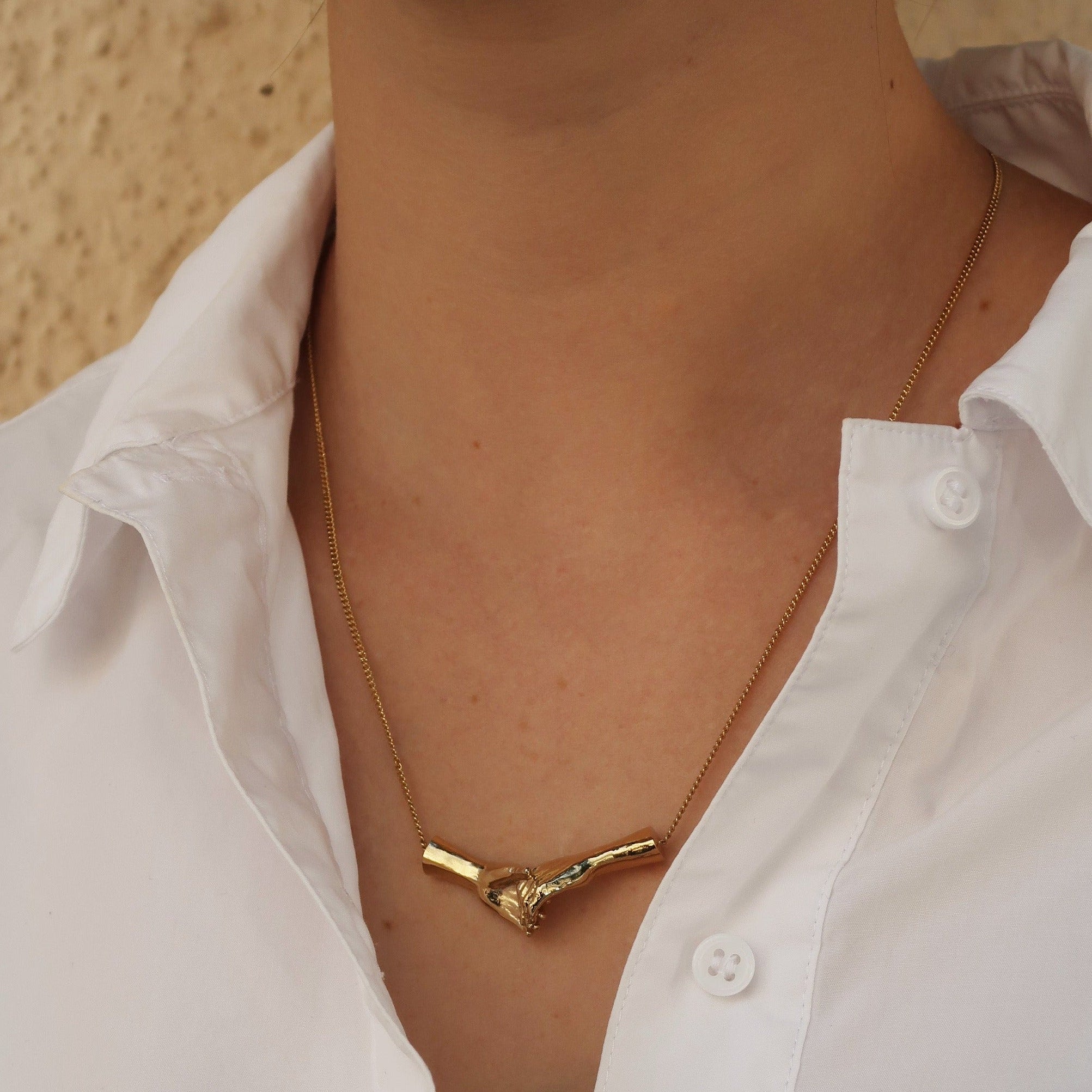 HAND IN HAND NECKLACE - Ruby Star