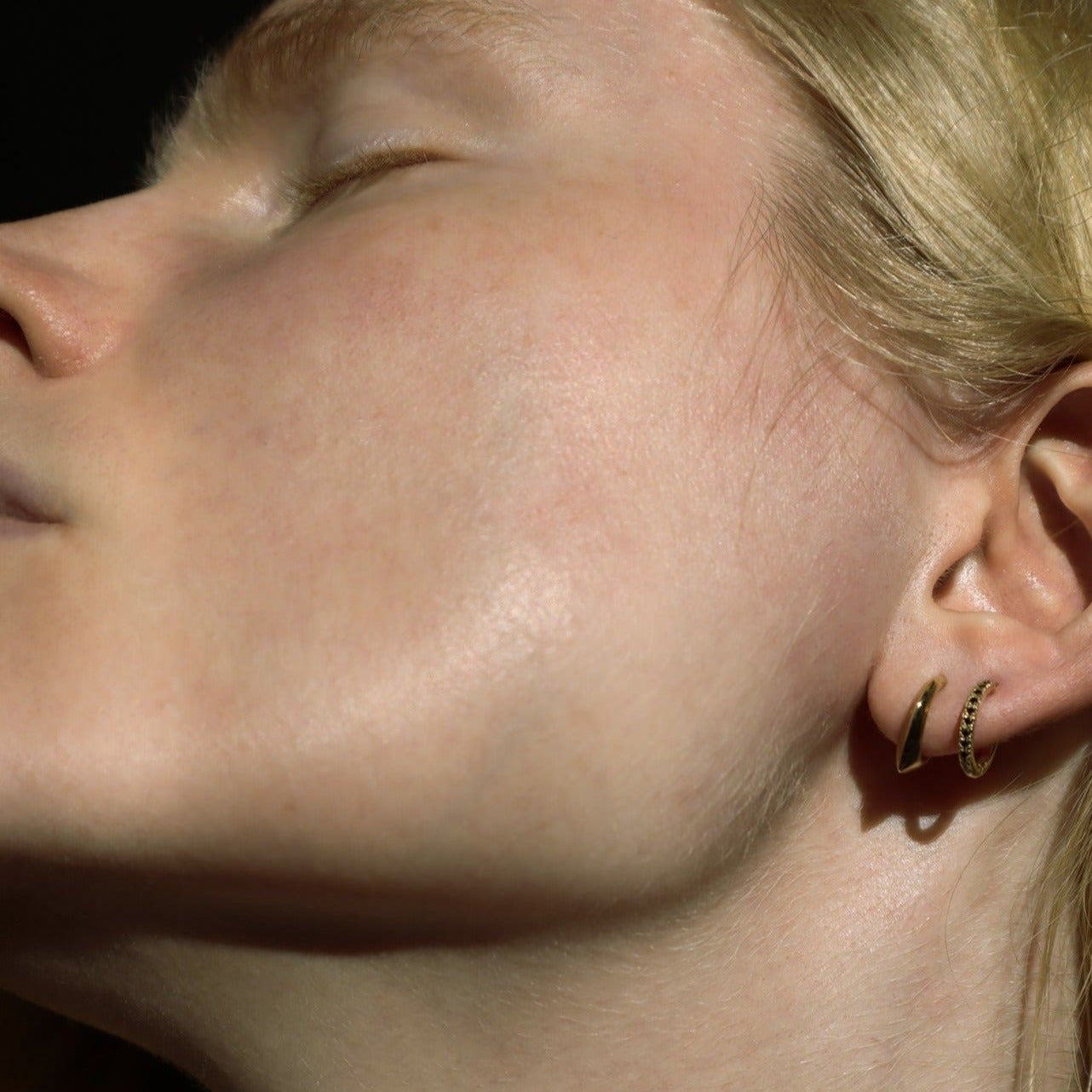 DIAMOND HUGGIE - Ruby Star