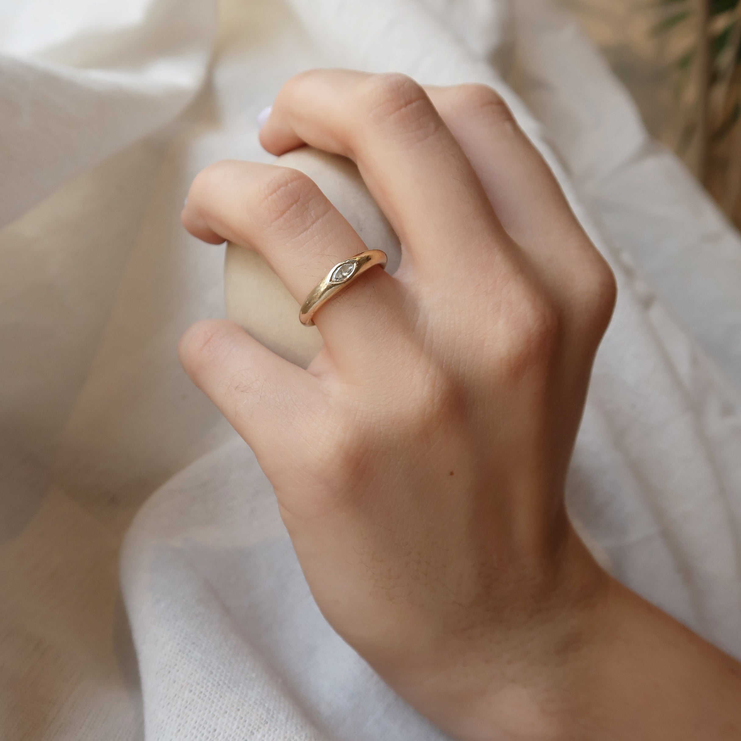 GOLD DUNE RING - Ruby Star