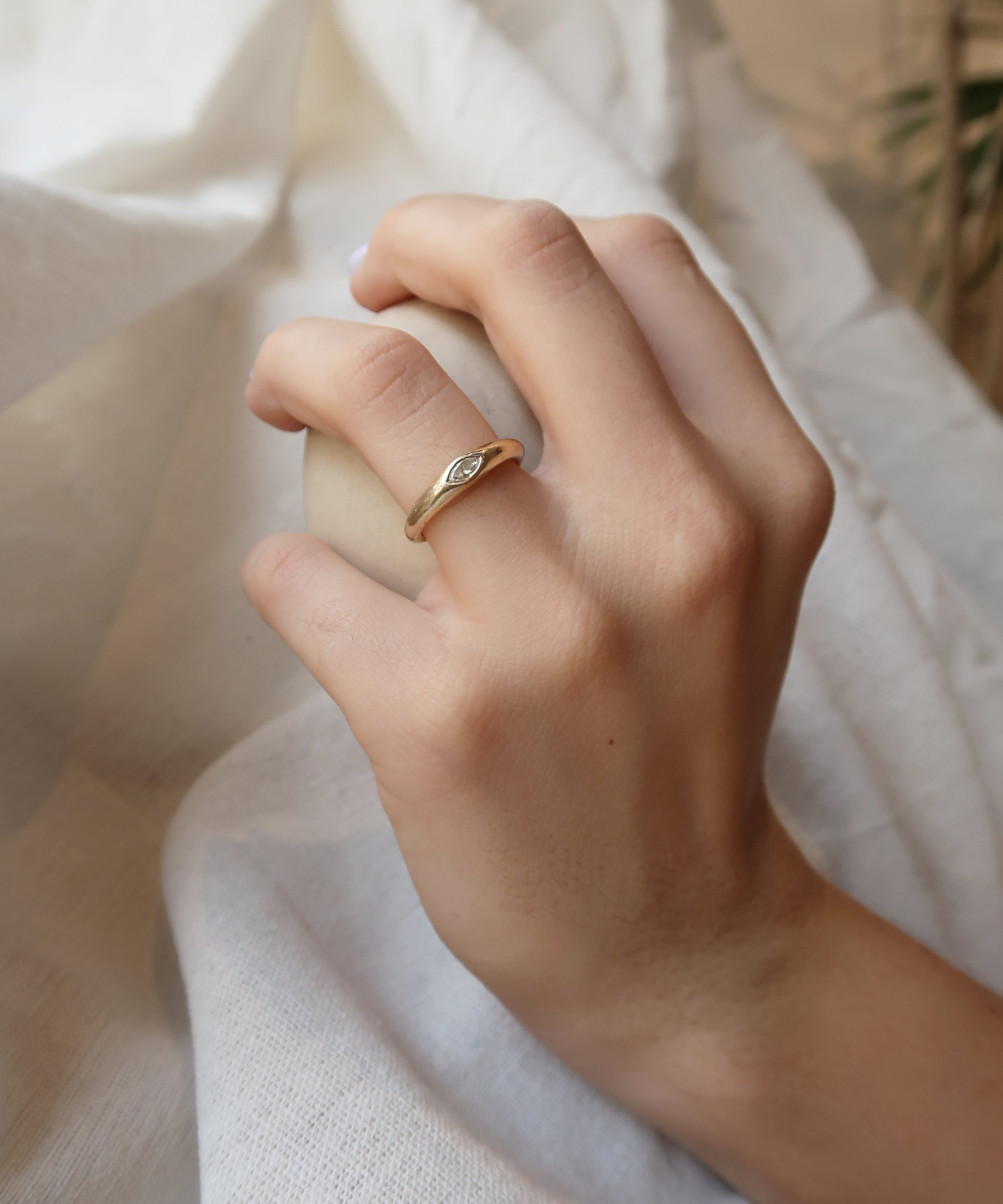 GOLD DUNE RING - Ruby Star