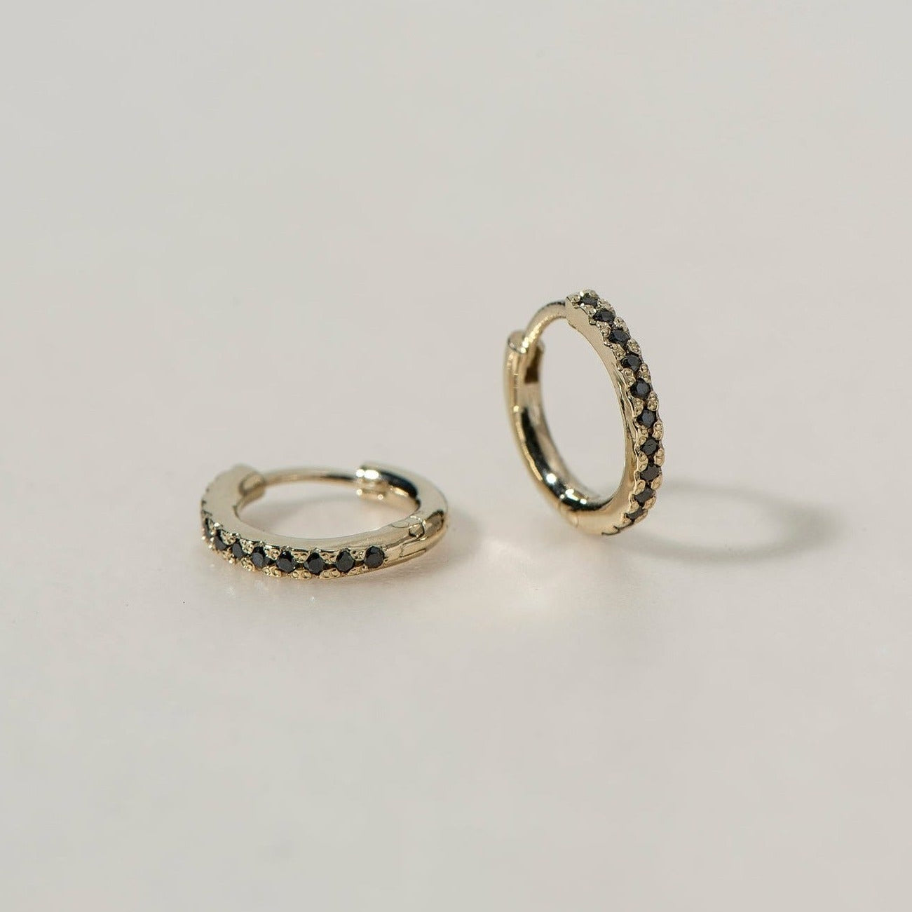 DIAMOND HUGGIE - Ruby Star