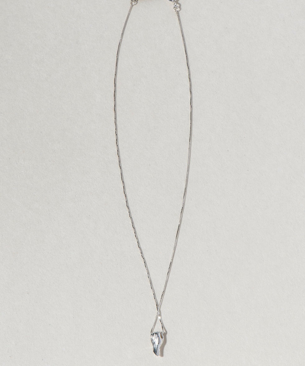 BABY HAND NECKLACE - Ruby Star