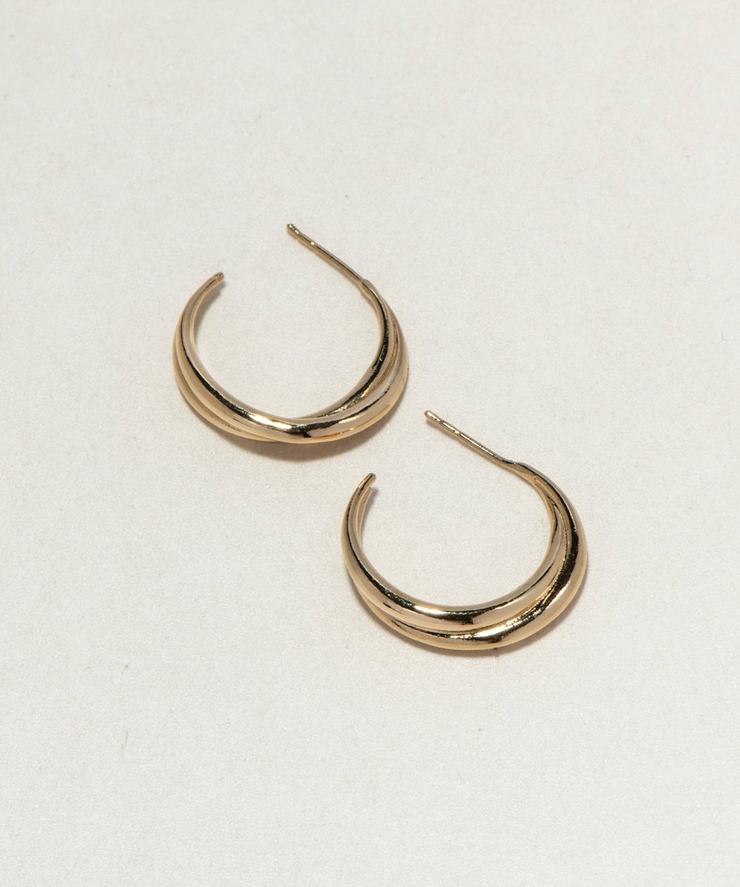 TWIST EARRINGS - Ruby Star