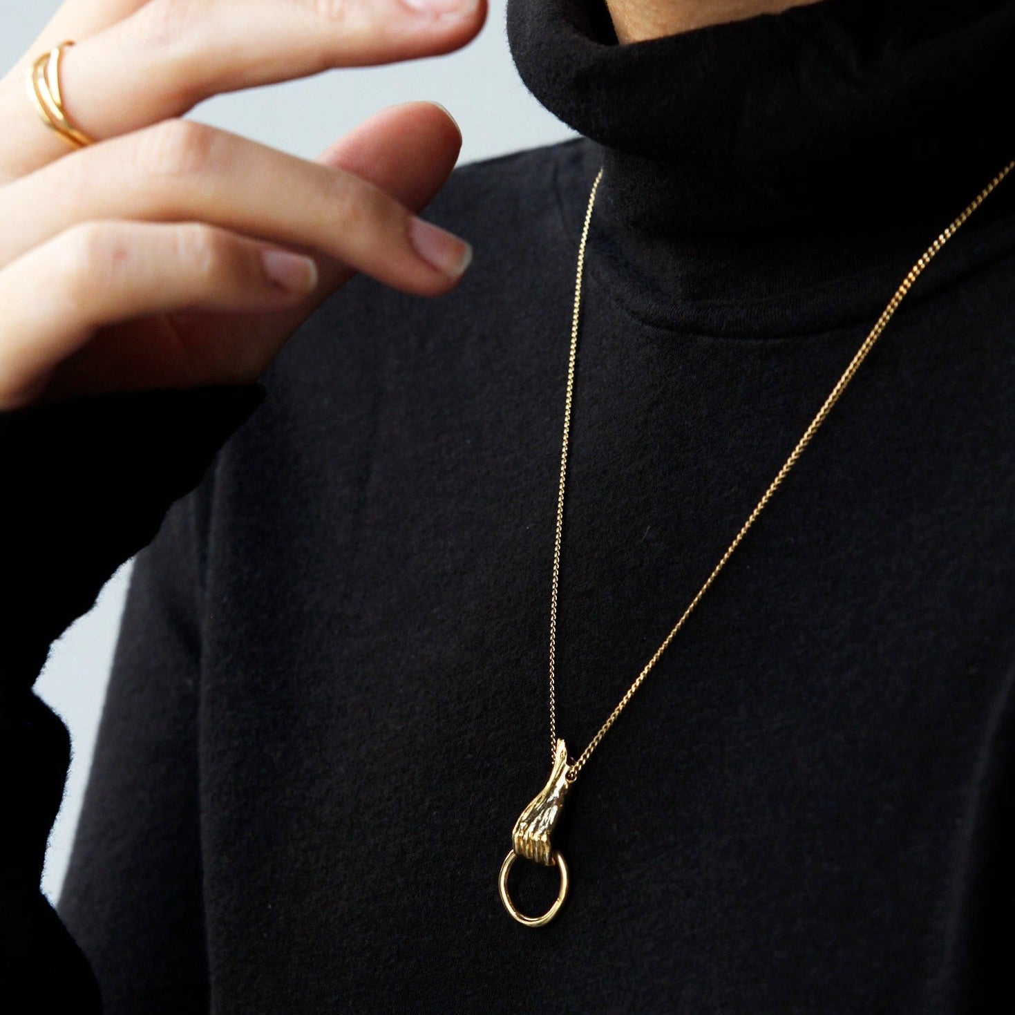 SOLID HAND NECKLACE - Ruby Star